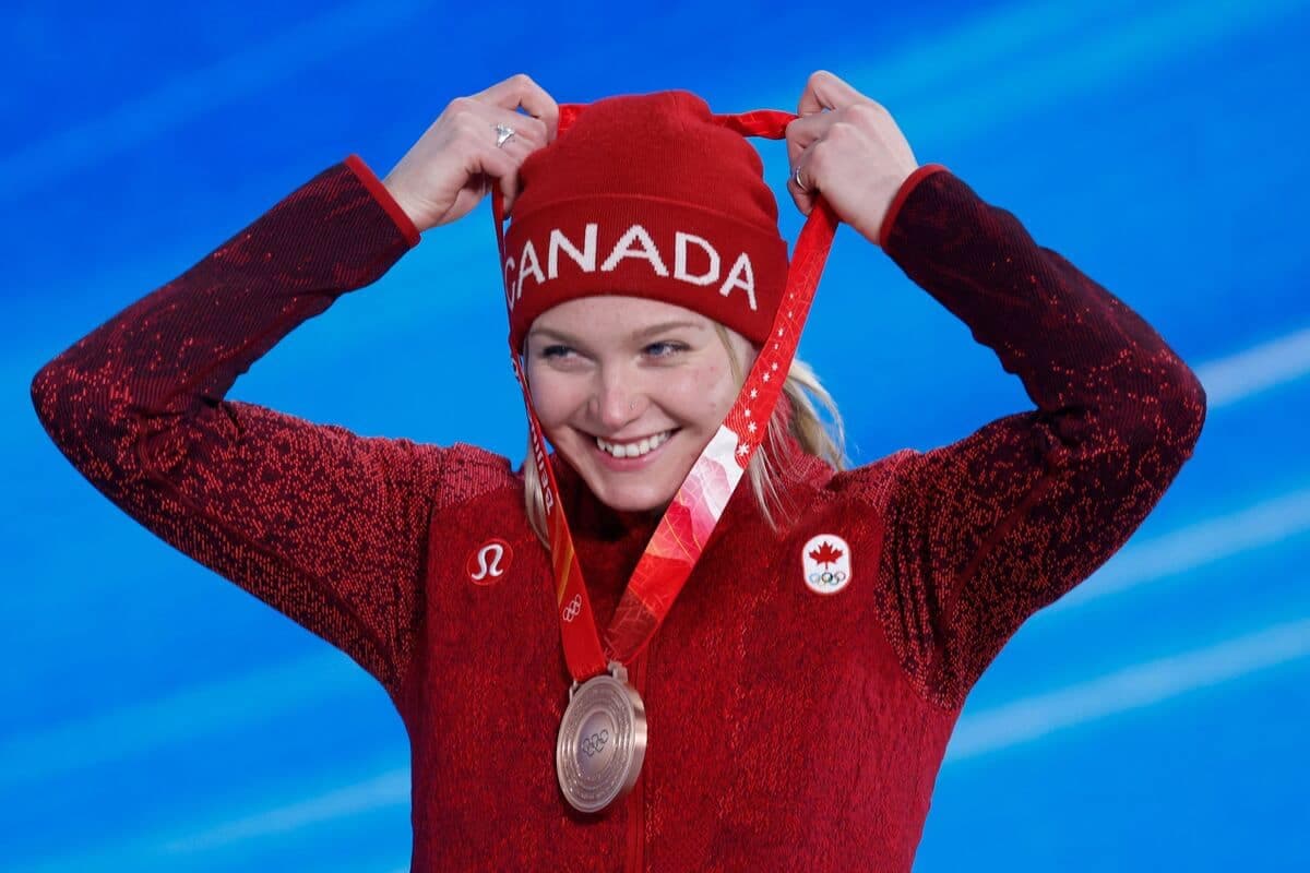 La médaille de bronze avait une signification bien spéciale pour la spécialiste du snowboard Meryeta Odine, aujourd'hui.