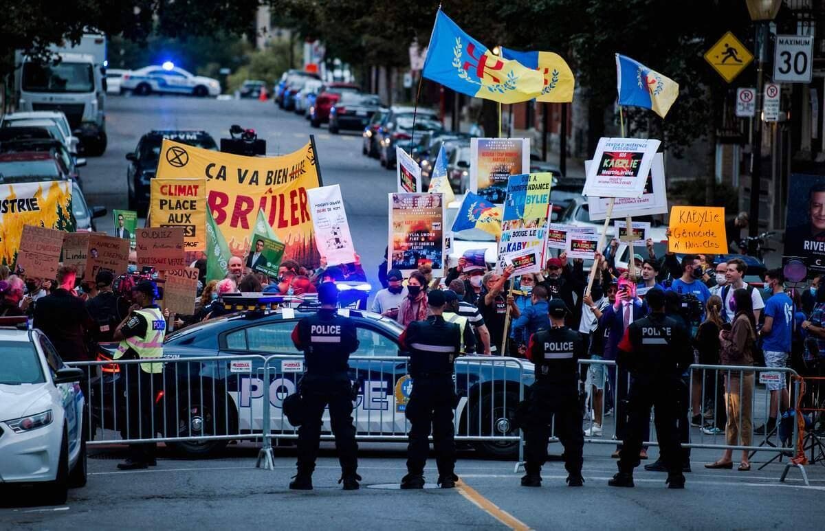 Des manifestants ont accueilli les chefs hier soir, réclamant des actions pour lutter contre les changements climatiques.
