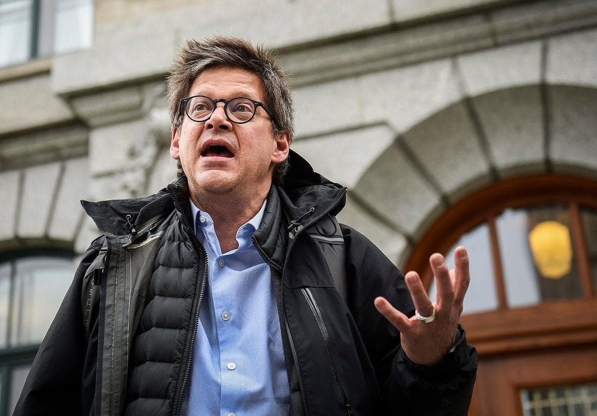 Dans le cadre de la campagne Le Pacte pour la Transition, Dominic Champagne, auteur et metteur en scène, rencontre les journalistes après sa rencontre avec le Premier Ministre du Québec Francois Legault, vendredi le 9 novembre 2018 à Québec.