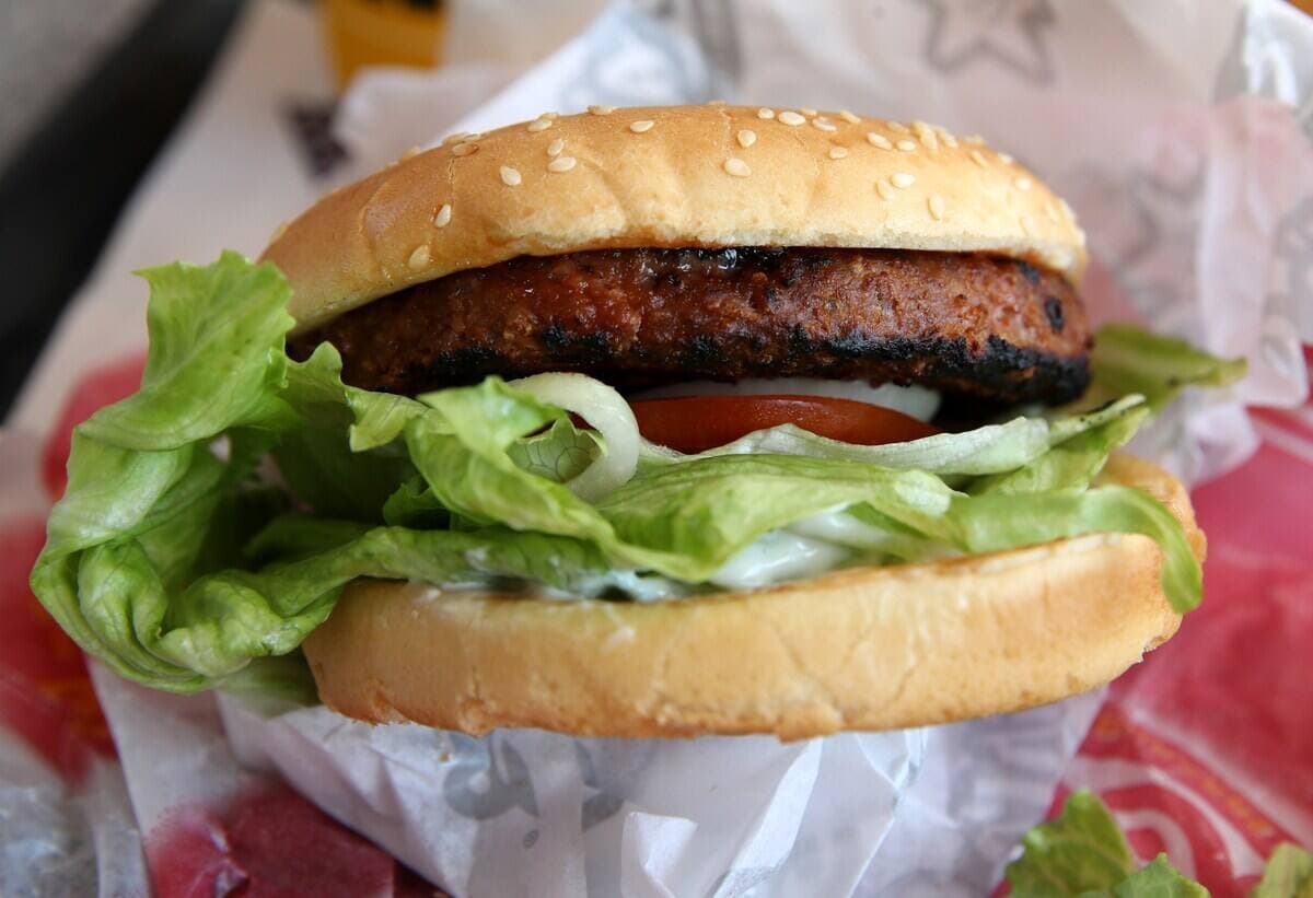 Hamburger cuisiné avec les produits Beyond Meat