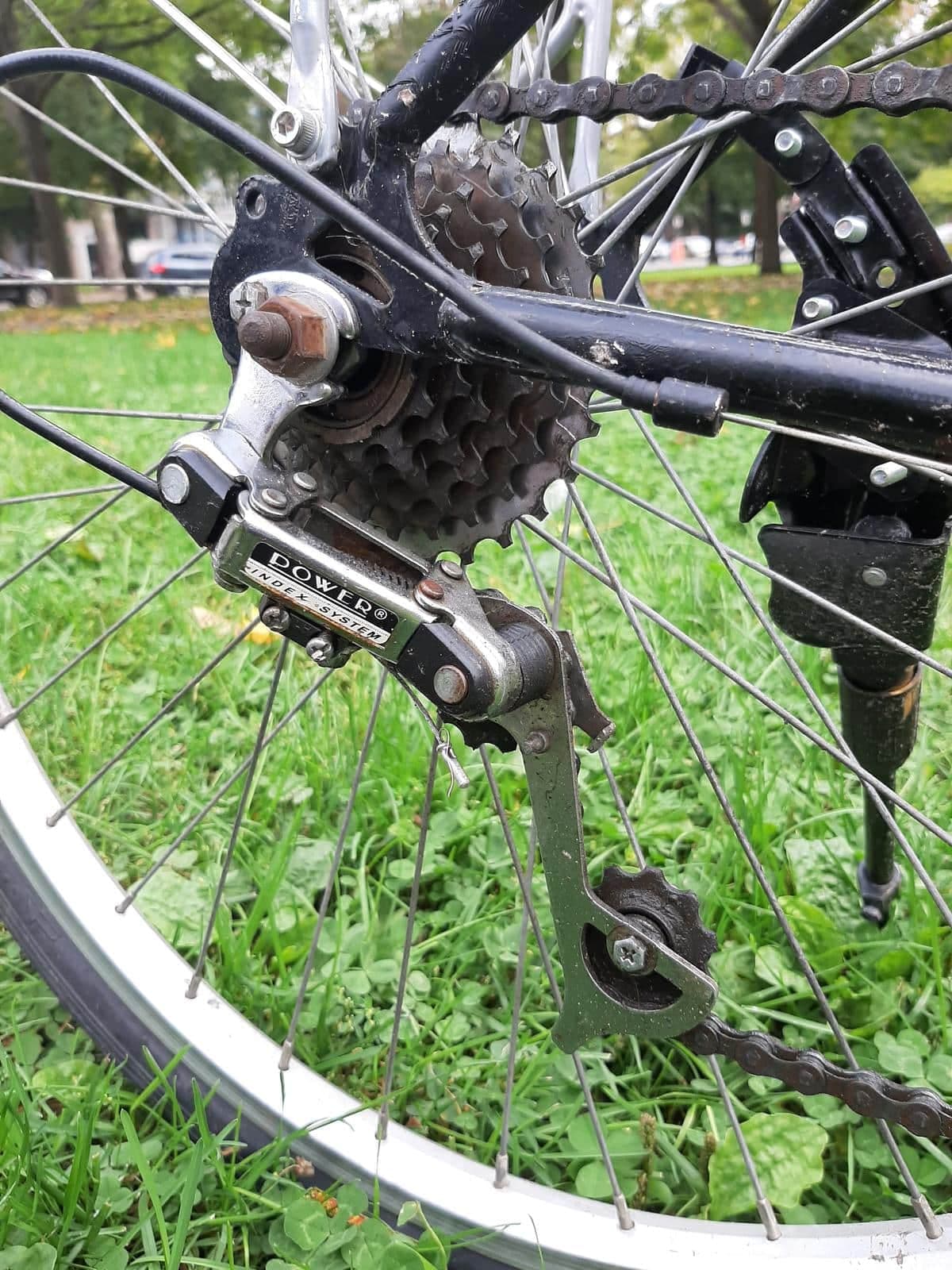 Magali Bebronne, chargée de programme chez Vélo Québec, estime qu’il est possible de s’initier au vélo d’hiver avec quelques modifications mineures sans pour autant vider son portefeuille. Sur la photo: le dérailleur du vélo CAPTURE D'ÉCRAN CAMILLE LALANCETTE/24 HEURES/AGENCE QMI