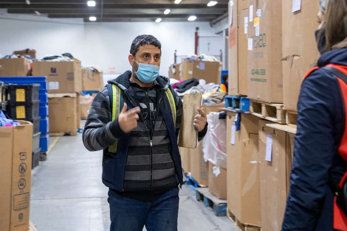 Jalal Chantit, dans l'entrepôt dont il est responsable.