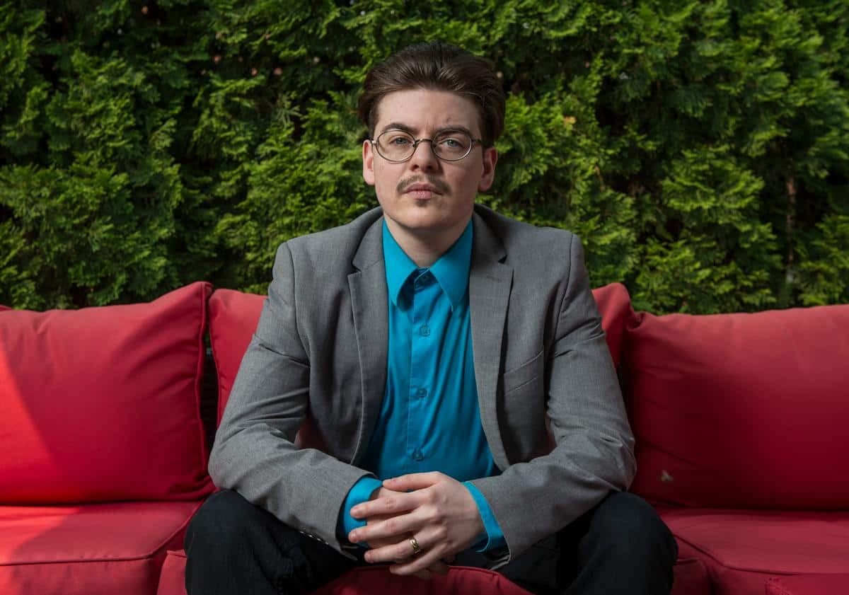 Dans son Abitibi natale, Louis Liberace Macameau se rappelle avoir souhaité être un garçon. Les mots pour exprimer ce souhait, par contre, «ne venaient pas».