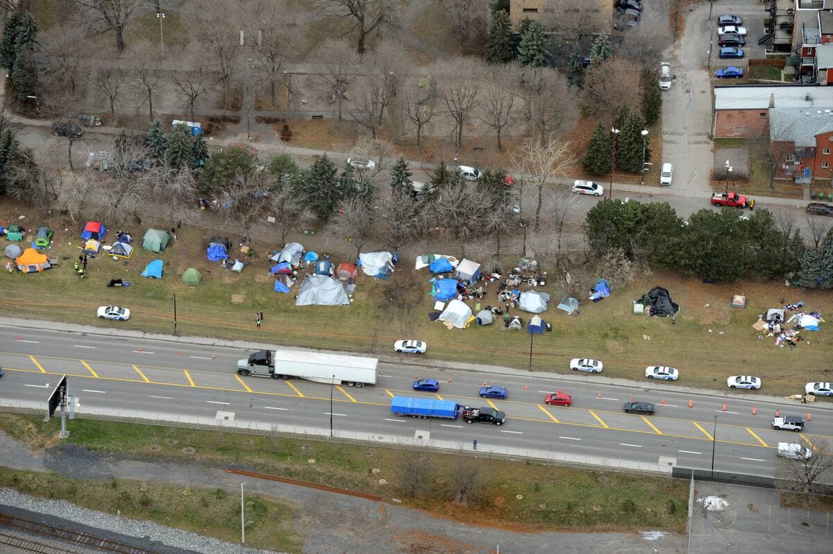 Le campement Notre-Dame, quelques heures avant son démantèlement