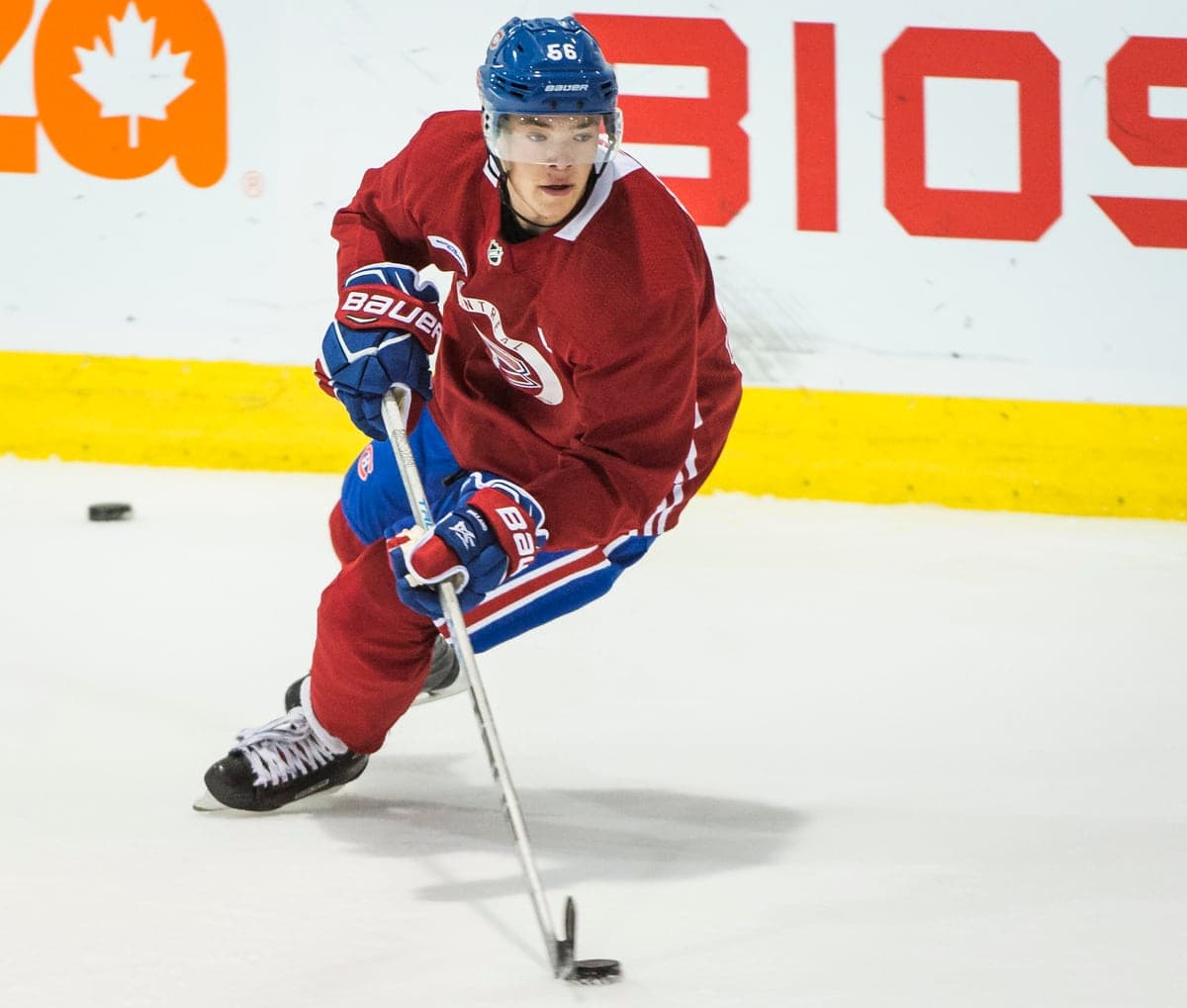 Jordan Harris, que l’on voit ici au camp de perfectionnement du Canadien en 2018, s’est entraîné avec ses nouveaux coéquipiers pour la première fois, mercredi, en Caroline du Nord.