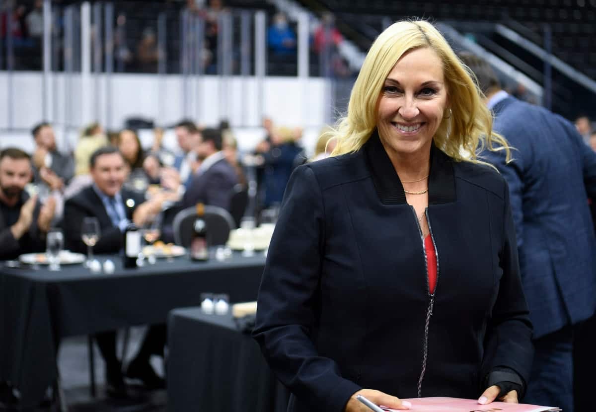Chantal Machabée (RDS) lors de la soirée du retrait du numéro 4 de Guy Lafleur au Centre Slush Puppie de Gatineau, le mercredi 29 septembre 2021