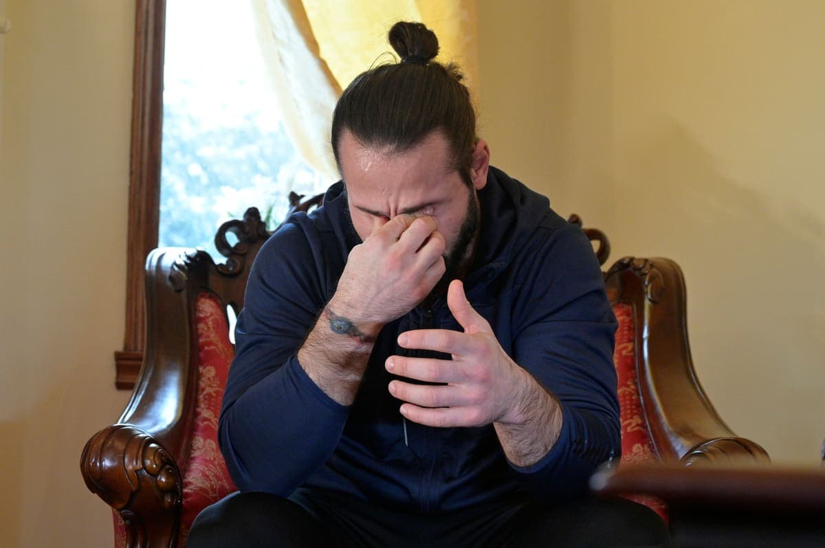 Eliezer Sherbatov un (ancien joueur de la LHJMQ) est de retour d'Ukraine Laval, Québec, Canada. Le mardi 1er mars 2022 PHOTO: MARTIN ALARIE / AGENCE QMI / JOURNAL DE MONTREAL