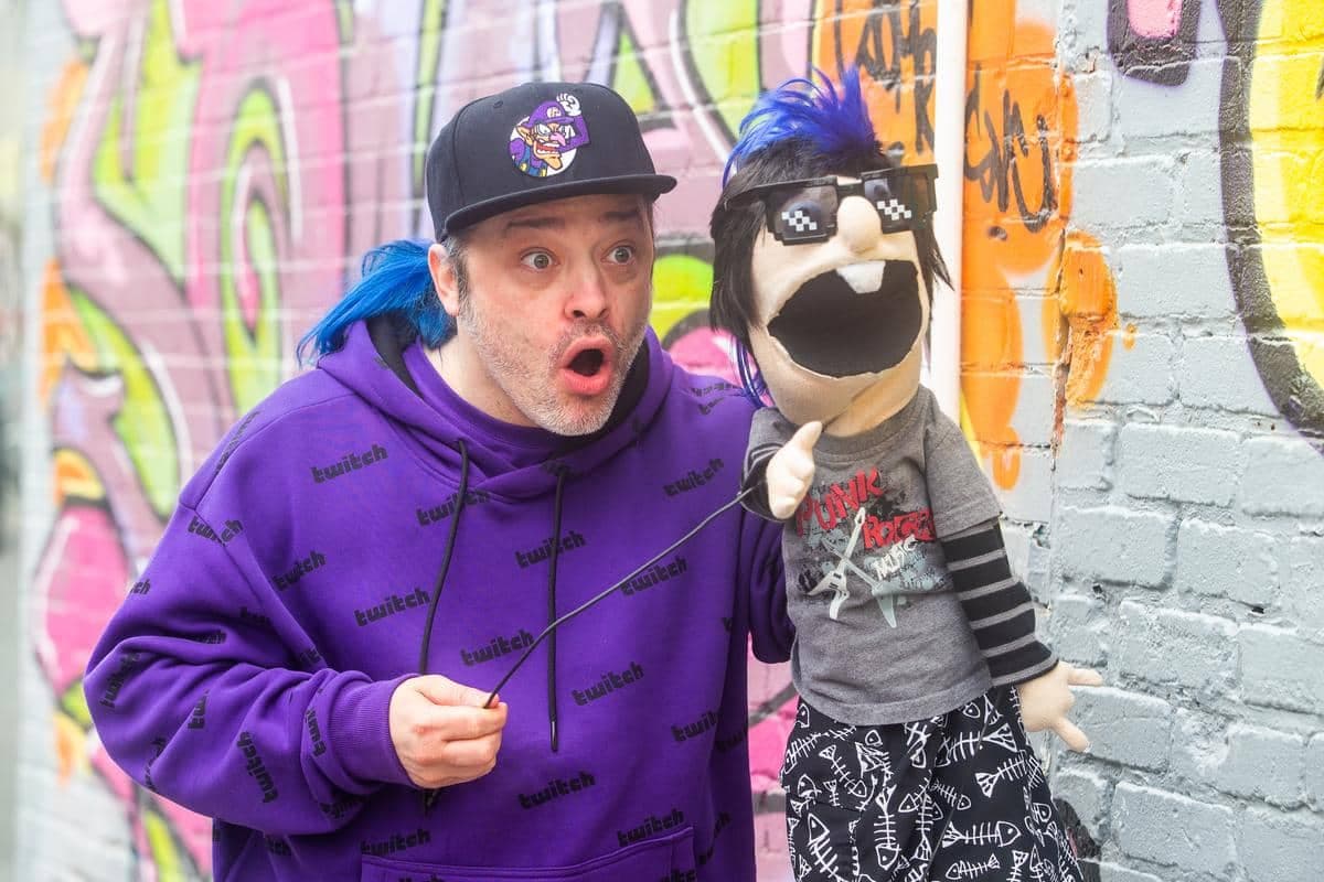 Elvino Vallée et sa marionnette, Puppet Ti-Gars