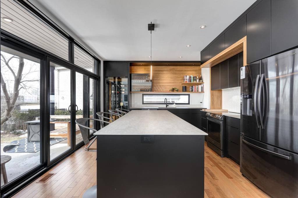 VIA CAPITALE DISTINCTION | SIMON LEDOUX