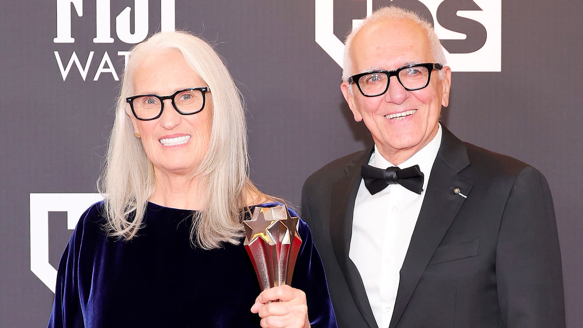 Roger Frappier et la réalisatrice Jane Campion lors de la cérémonie des Critics Choice Awards.