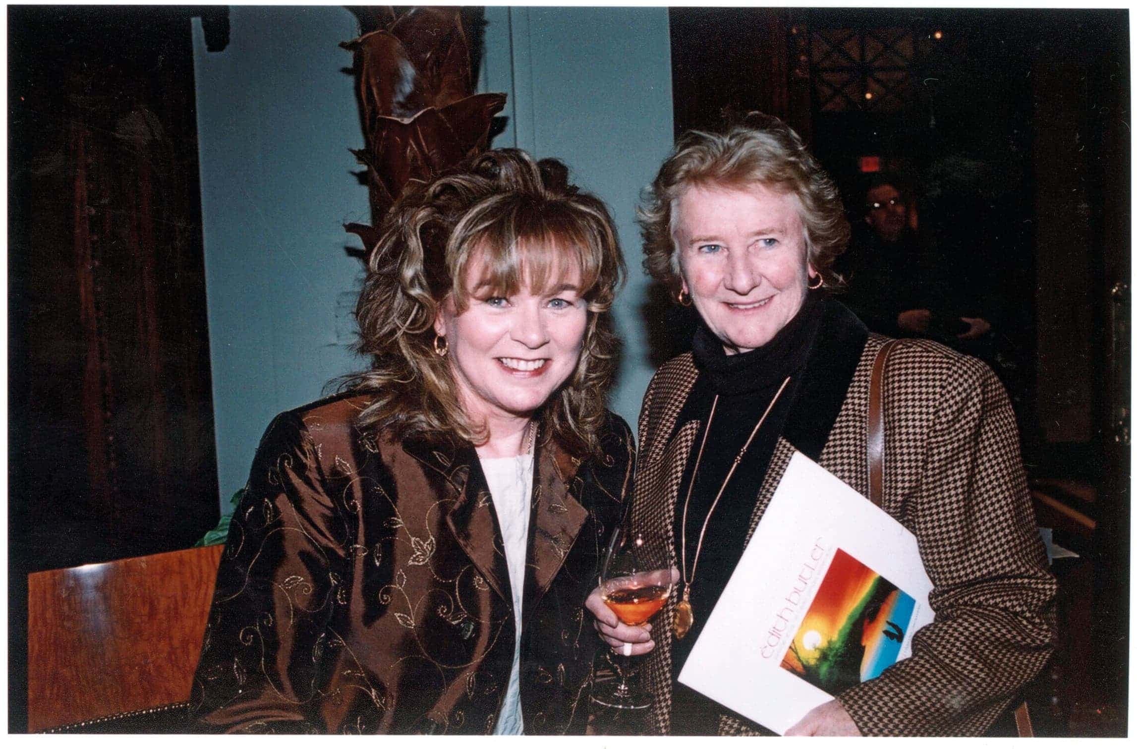 En 2003, Antonine Maillet assistait au lancement de son album Madame Butterfly. Édith dit d’elle: «Quand j’ai étudié au Collège Notre-Dame d’Acadie, à Moncton, j’avais Viola Léger, Antonine Maillet et sa sœur qui m’enseignaient. C’étaient des femmes fortes et fières qui nous ont donné une identité qu’on a toujours gardée et dont nous sommes fiers.»