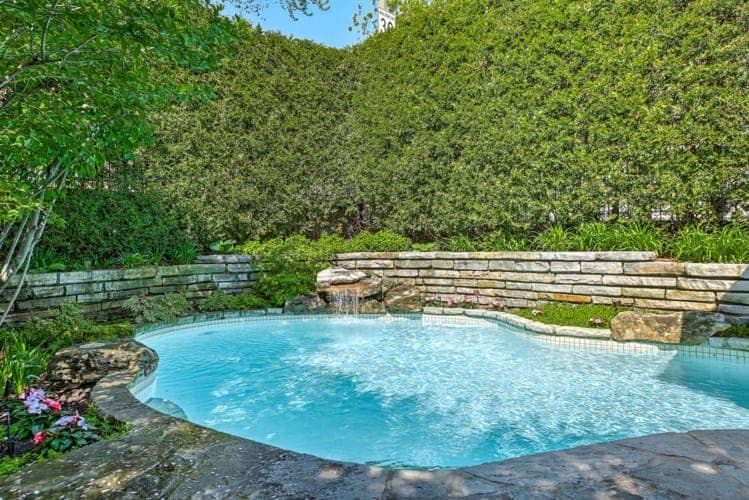 via Engel & Völkers Montréal