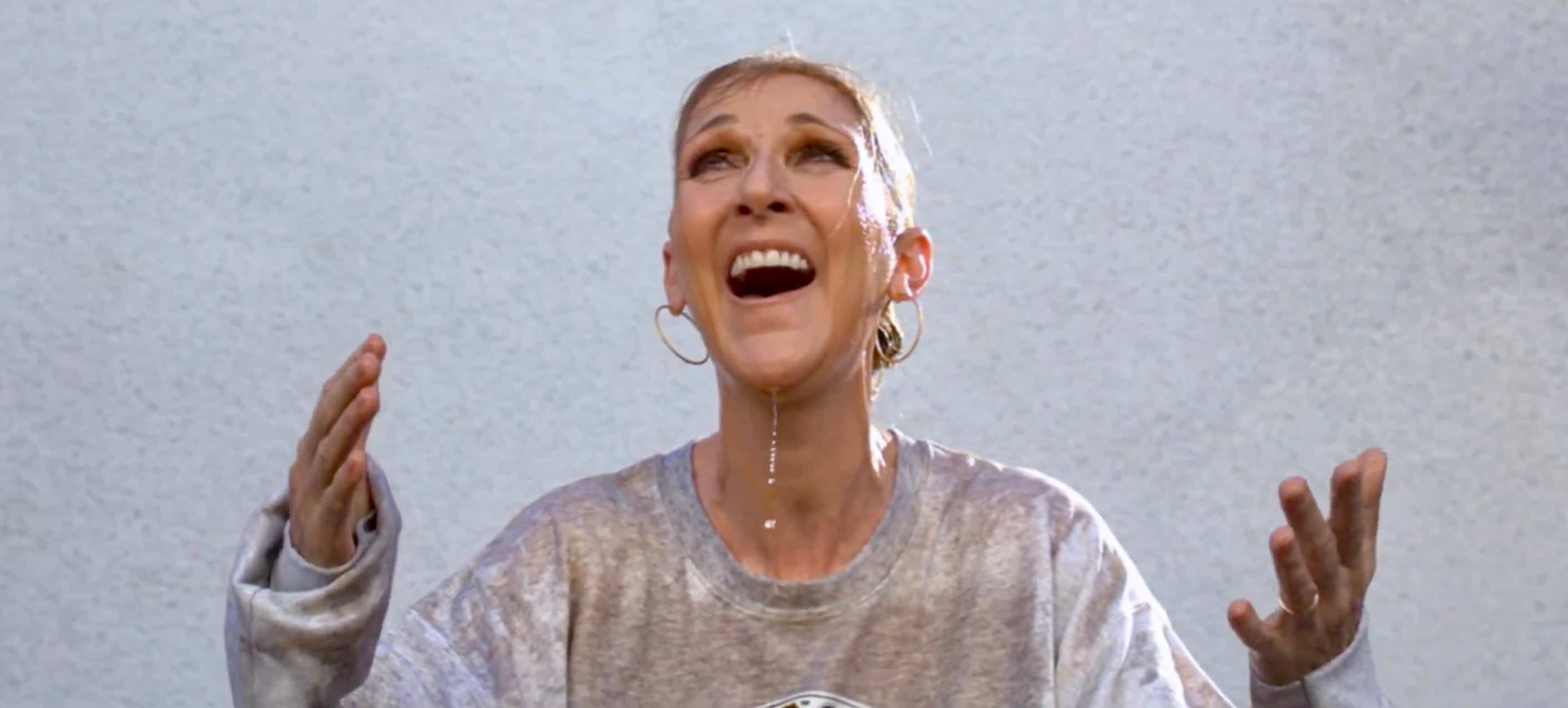 Céline Dion a pris une douche de Gatorade dans une vidéo diffusée avant le match de football du dimanche soir, à NBC.
