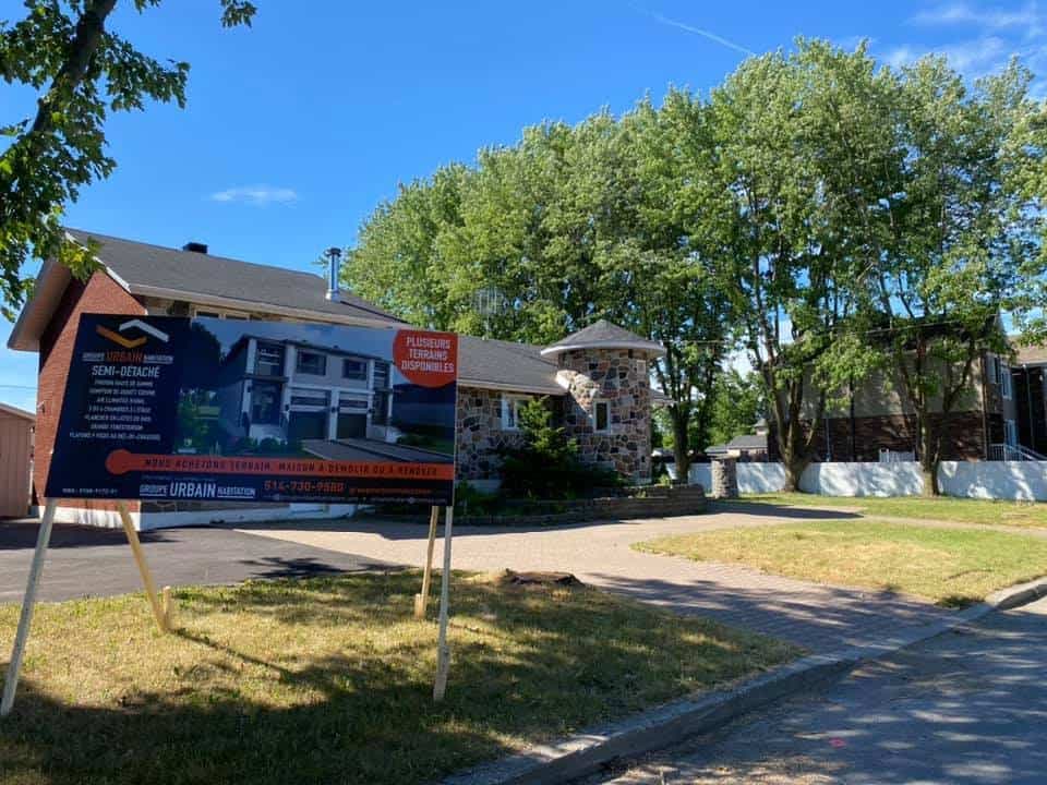 Le terrain d'une maison achetée rue Baillargeon, à Saint-Hubert.