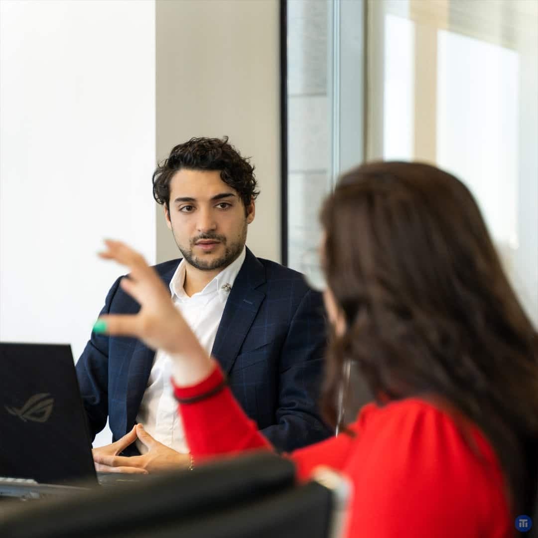 James William Awad, que l’on voit ici sur une photo du site web de son entreprise TripleOne Inc., pourrait écoper d’amendes car il n’a pas de permis d’agent de voyages.