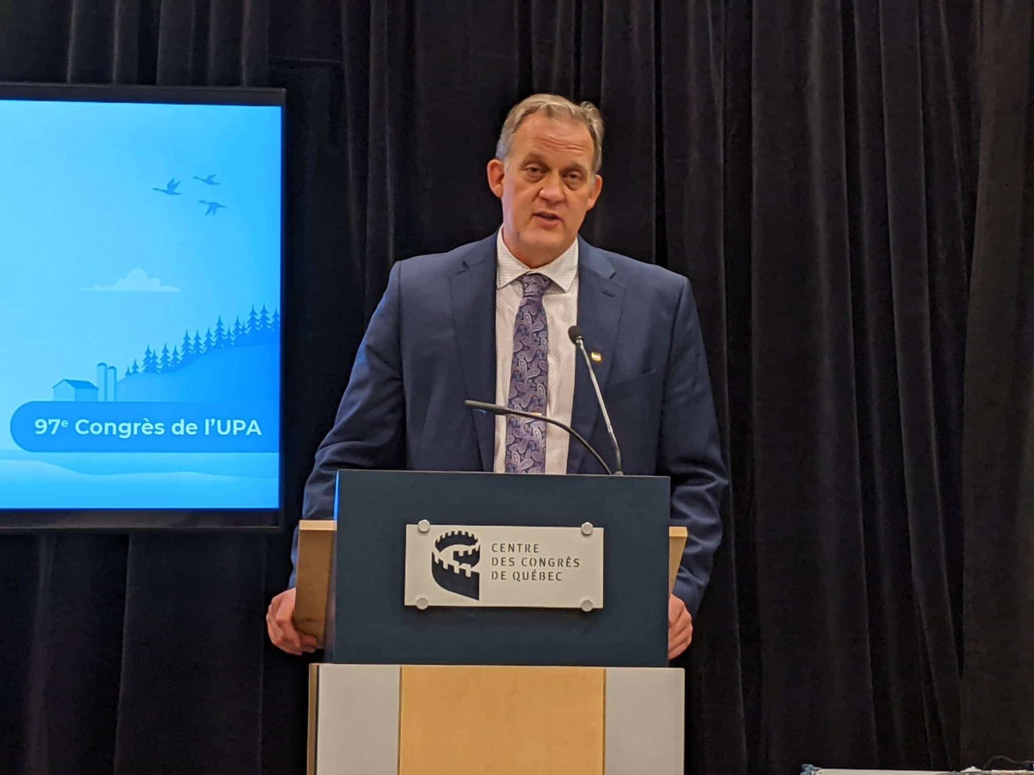 Le nouveau président de l’UPA, Martin Caron, entreprend son mandat avec la ferme résolution d’amener le gouvernement à diminuer la paperasse qui est exigée aux producteurs agricoles.