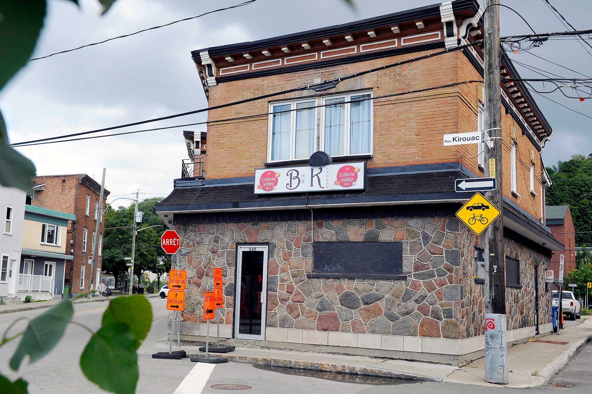 Le bar Le Kirouac est fermé en raison de l’éclosion de COVID-19 à la suite d’une soirée karaoké.