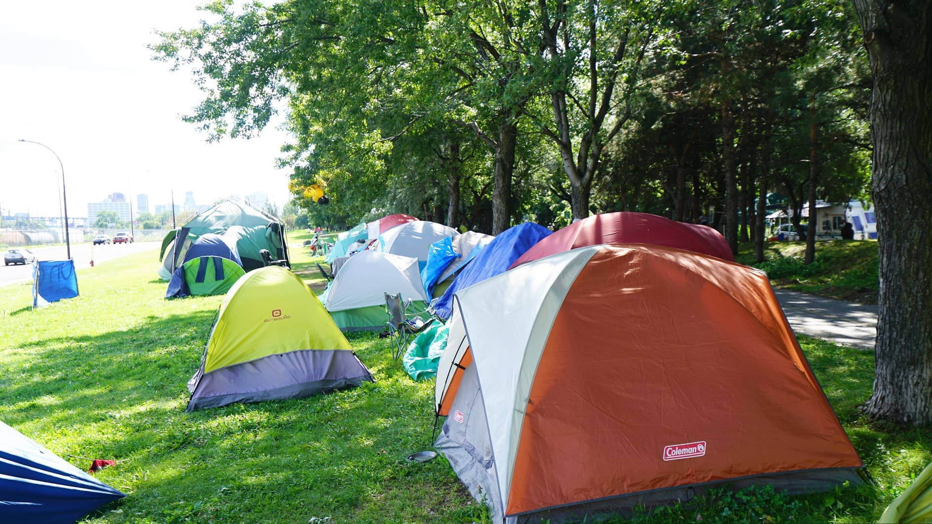 Le campement rue Notre-Dame est devenu le symbole des enjeux de l’itinérance de 2020.