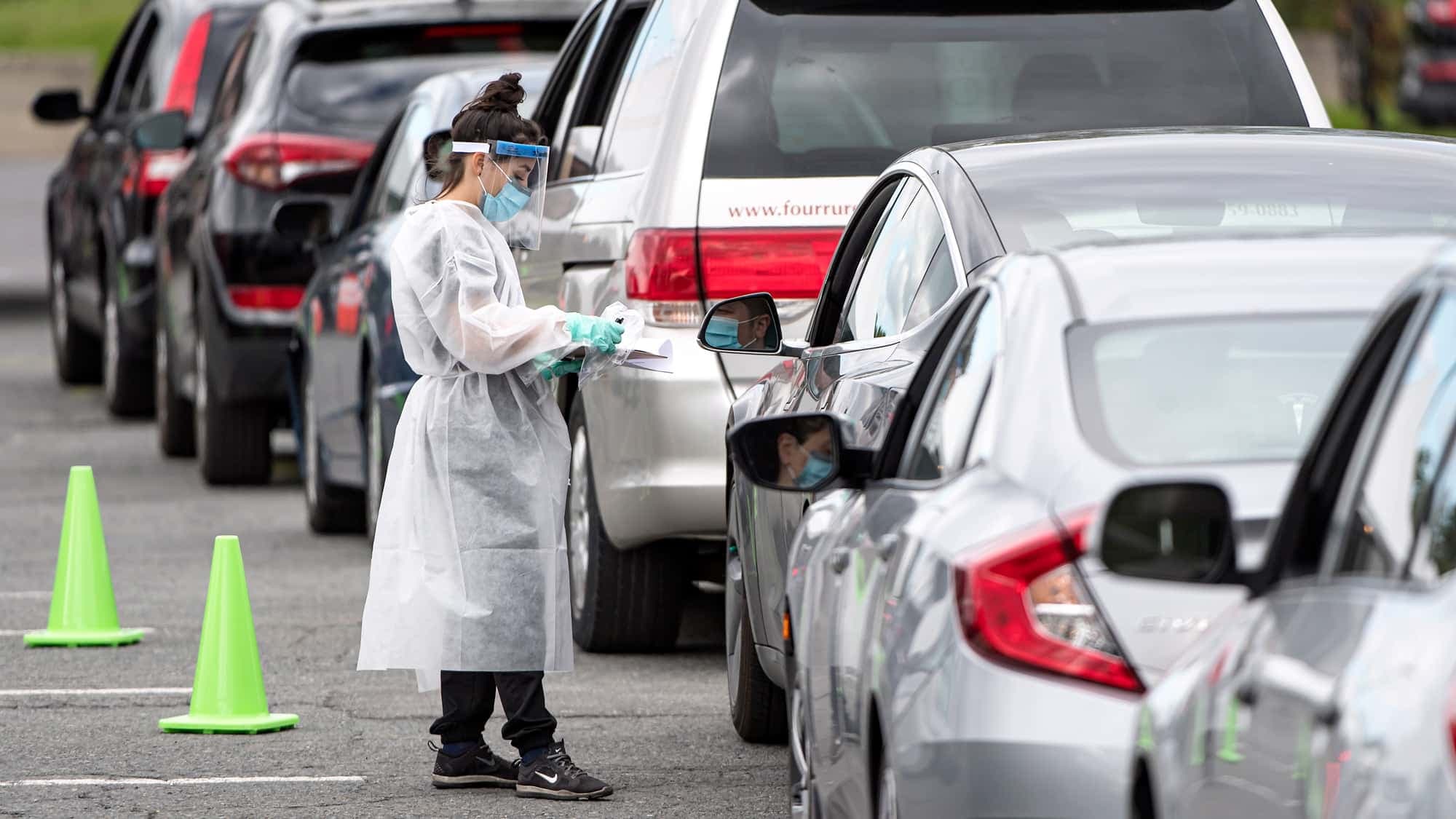 Ils étaient nombreux à faire la file dans un stationnement de Longueuil jeudi matin pour se faire tester.