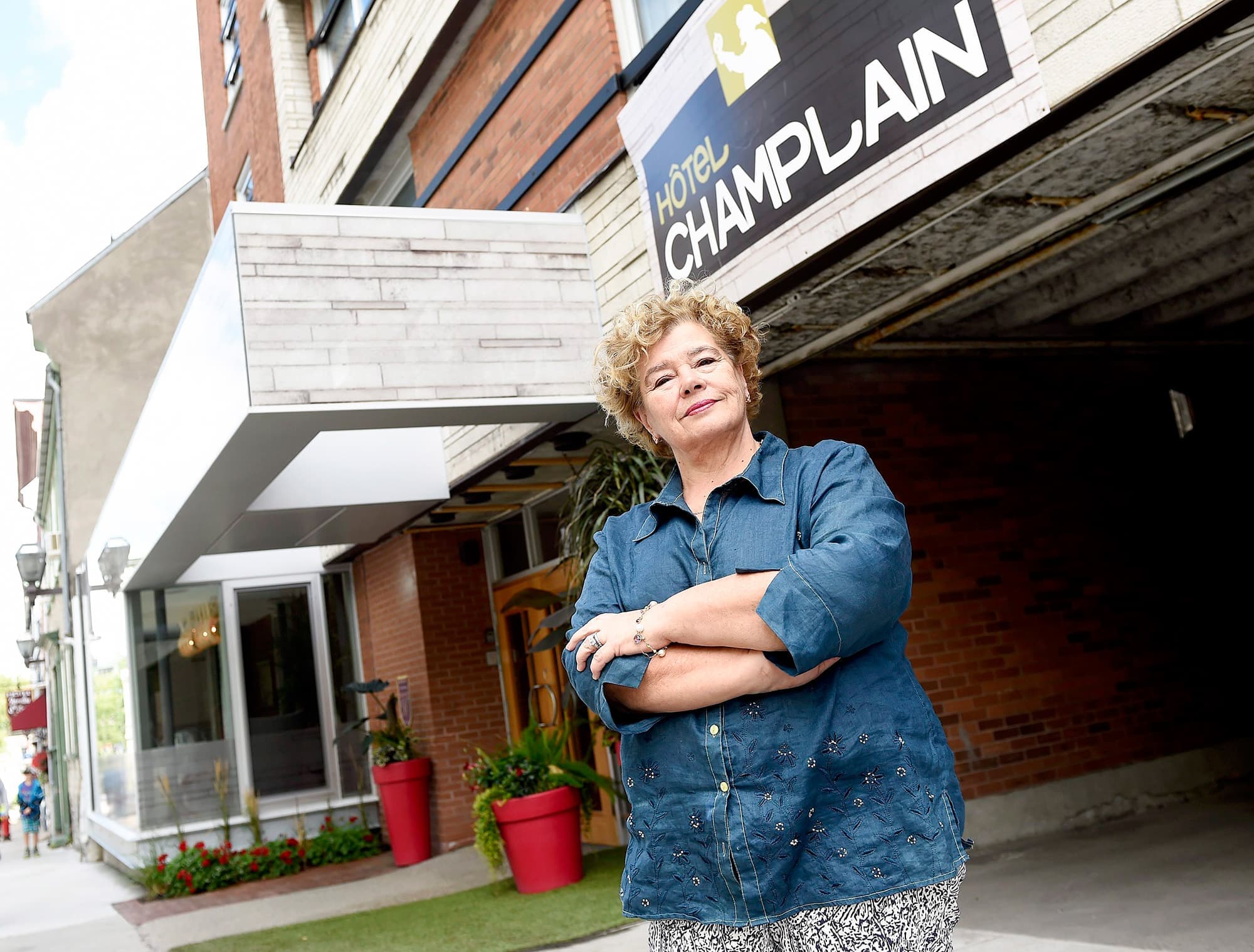 Michelle Doré, propriétaire de l’Hôtel Champlain et de l’Auberge Place d’Armes, souligne que, dans certains hôtels de Québec, les Américains constituent plus de 50 % de la clientèle.