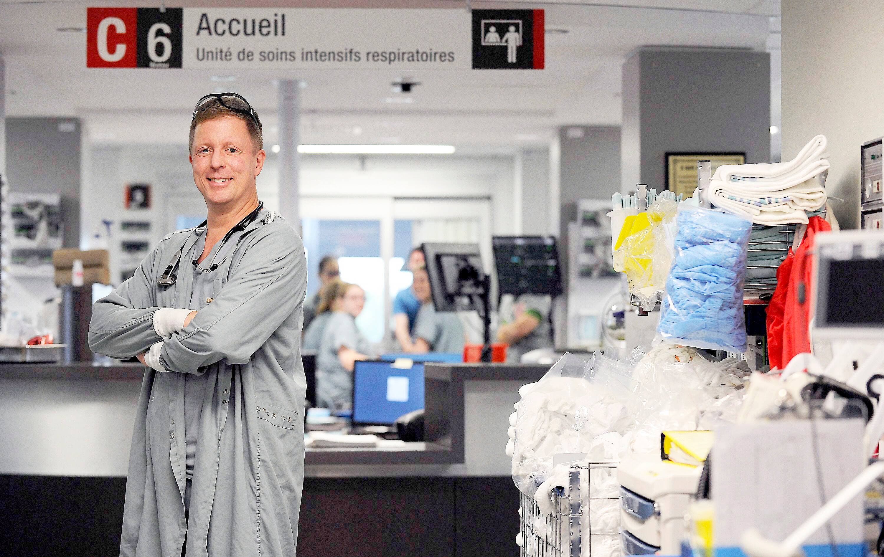 Le Dr Mathieu Simon, chef du Département de soins intensifs de l’IUCPQ, se dit rassuré par la situation actuelle, suffisamment pour appuyer la décision du gouvernement Legault de relâcher quelque peu les mesures sanitaires dans la province.