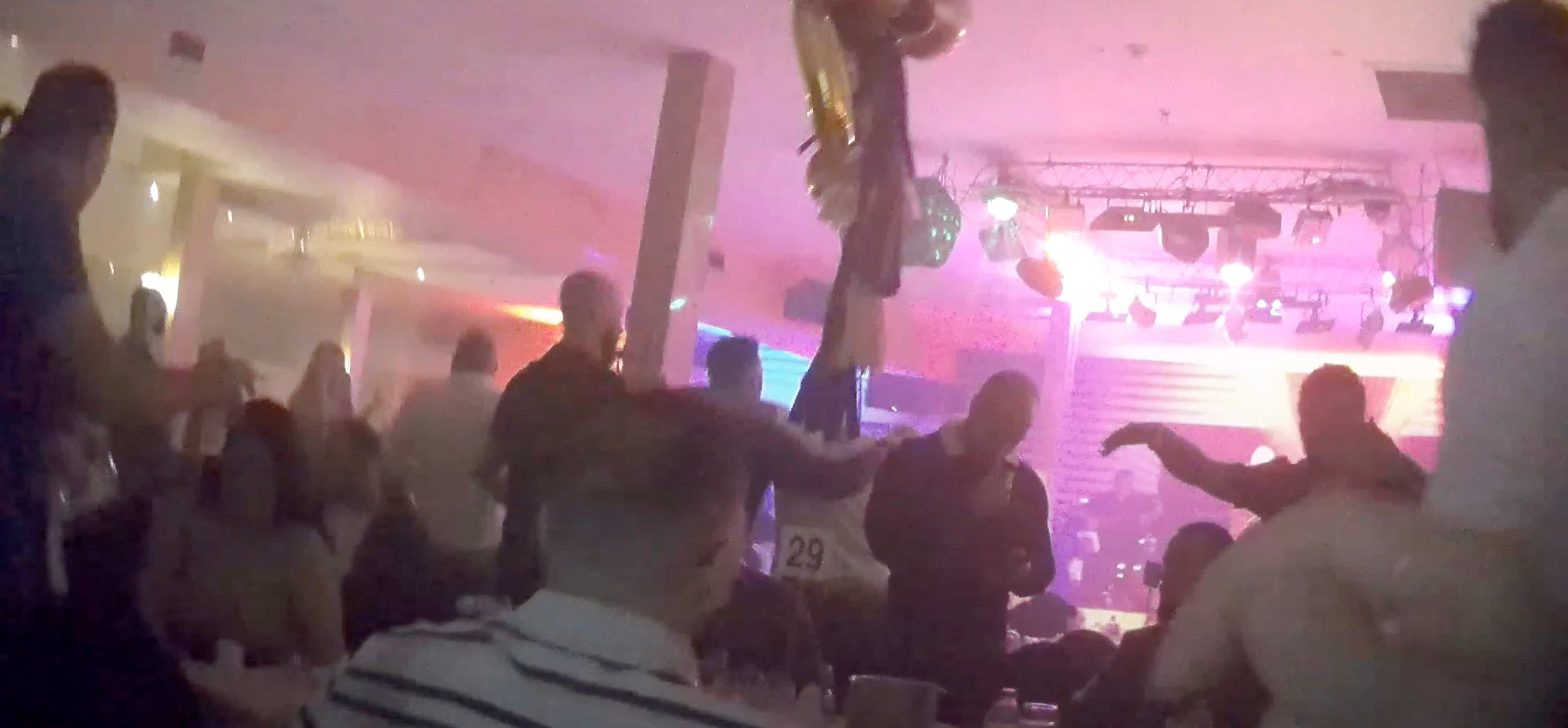 De nombreux clients se sont levés pour danser, en fin de soirée.