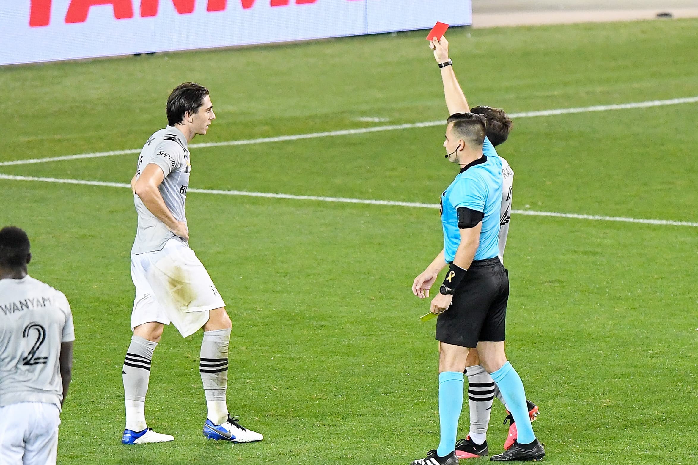 Luis Binks s’est vu décerner un carton rouge. Une infraction qui lui vaut une suspension d’un match.