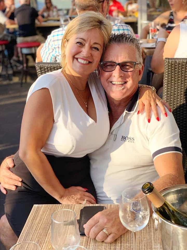 Jenny Berger a contracté la maladie en même temps que son conjoint qui est, lui, hospitalisé à Québec et a besoin d’oxygène pour respirer.