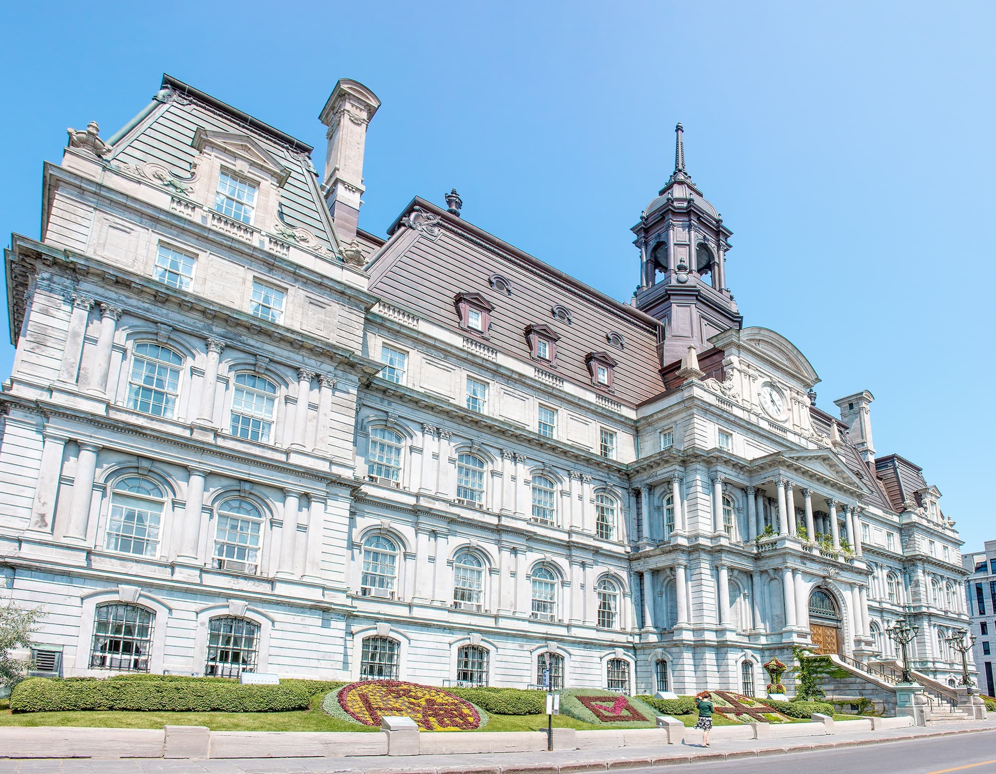 Entre 2014 et 2019, les augmentations accordées aux employés des grandes municipalités du Québec ont été supérieures à l’inflation. Ici, l’hôtel de ville de Montréal.