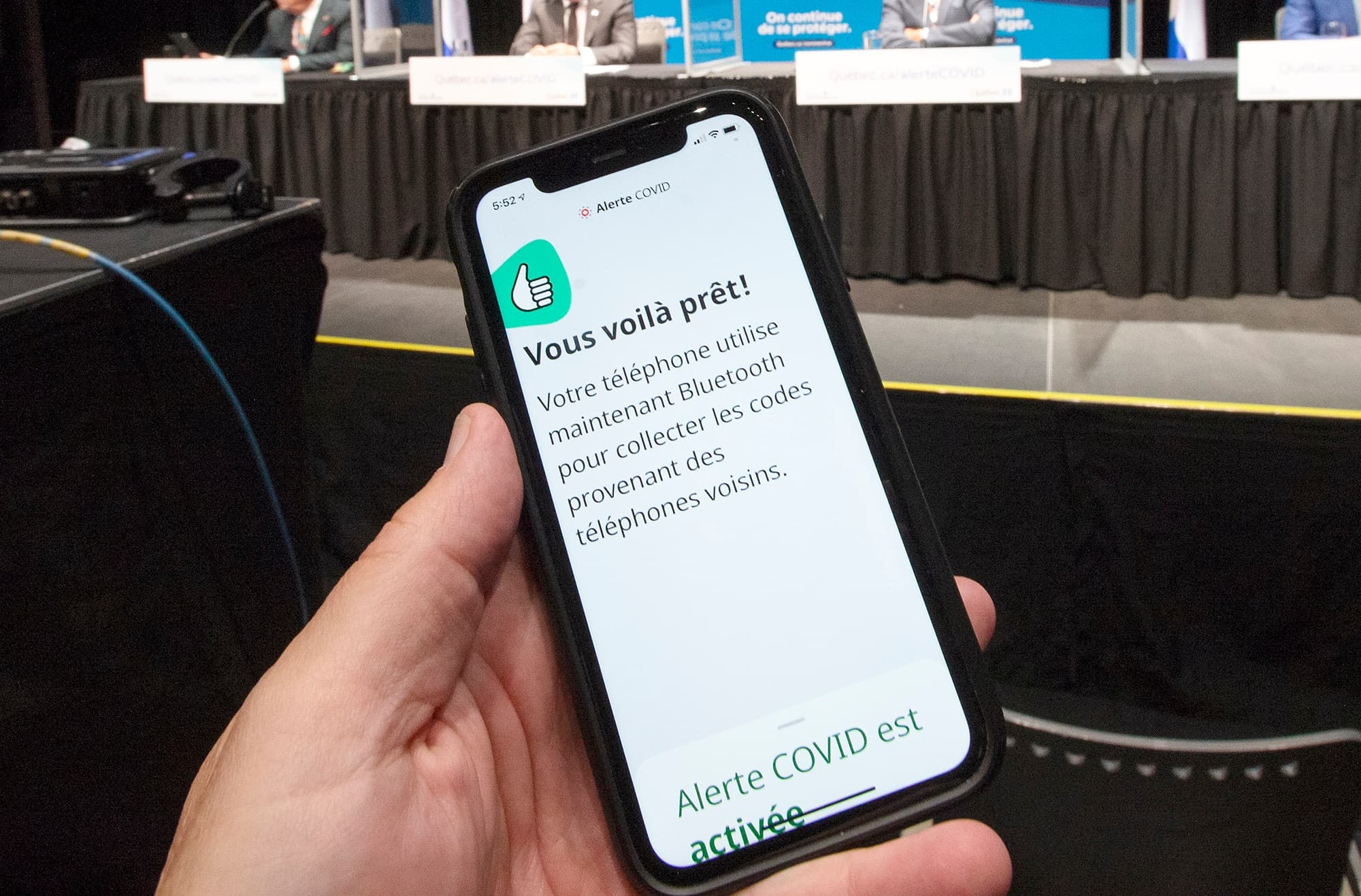 Lundi, Québec a annoncé qu’il allait de l’avant avec l’application fédérale Alerte COVID, qui envoie un message d’avertissement lorsqu’on a été en contact avec une personne infectée par le virus.