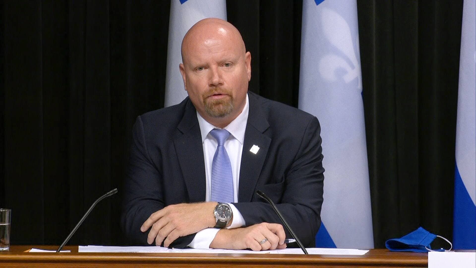 Le nouveau ministre des Affaires autochtones, Ian Lafrenière, ne croit pas que son passé de policier soit un obstacle à ses nouvelles fonctions au sein du gouvernement Legault.