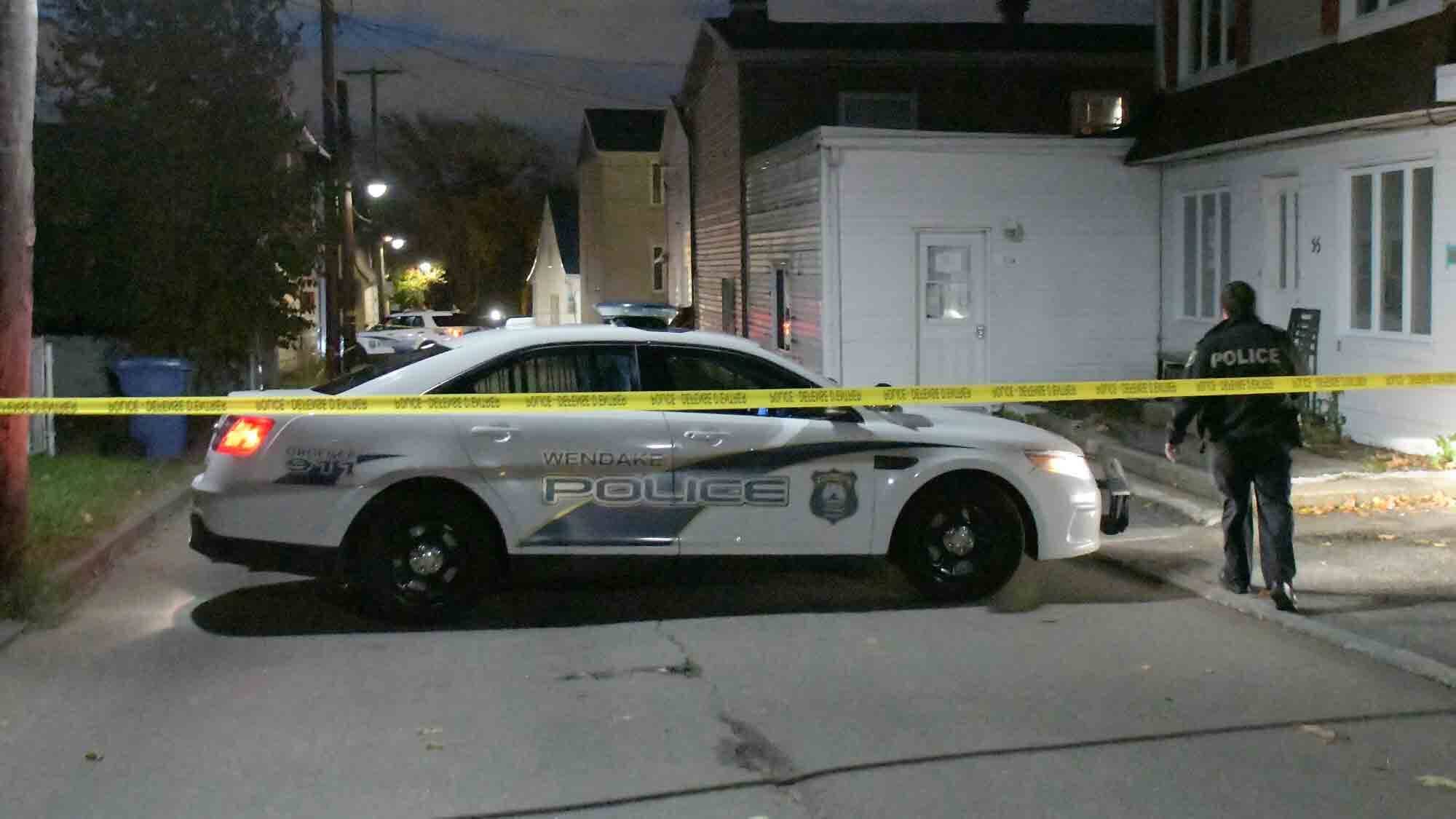 Les policiers se sont rendus sur les lieux du drame, à Wendake, tôt dimanche matin.