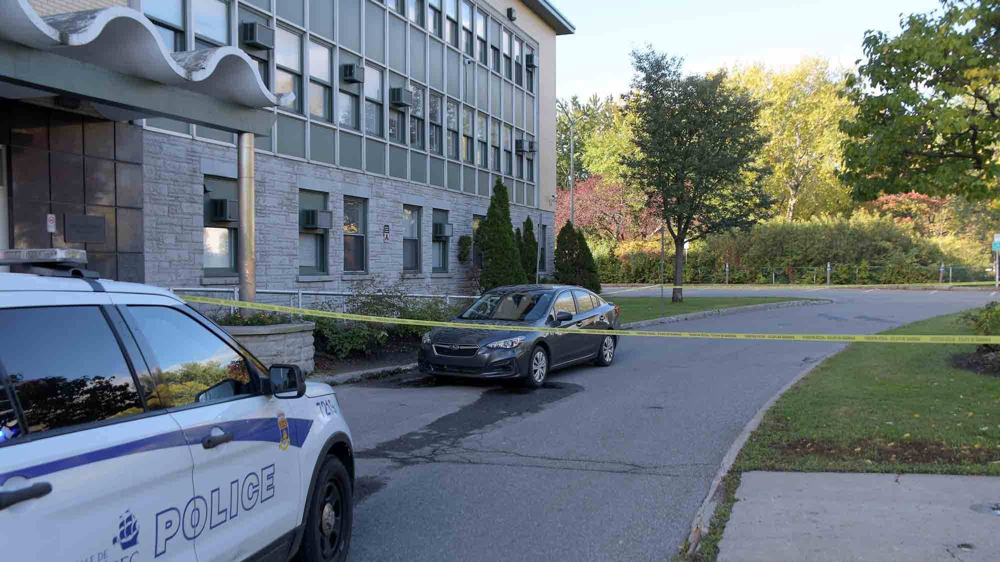 Le suspect Michaël Chicoine s’est rendu lui-même à la centrale de police du parc Victoria. On voit ici son véhicule. 3. L’unité d’identité judiciaire de la Sûreté du Québec tentera d’établir les circonstances entourant la tragédie.