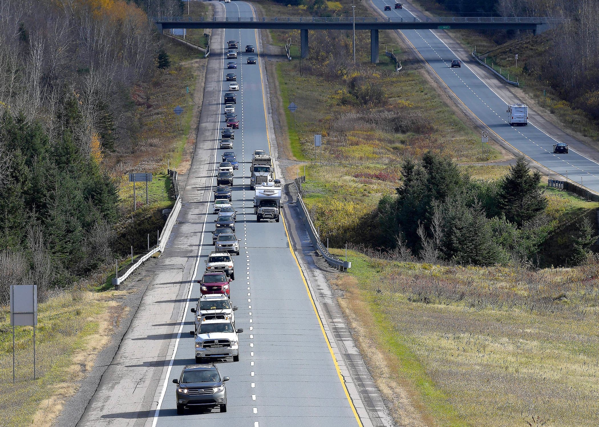 Les manifestants ont roulé dans leur véhicule à 70 km/h sur l’autoroute pour protester contre les mesures gouvernementales.