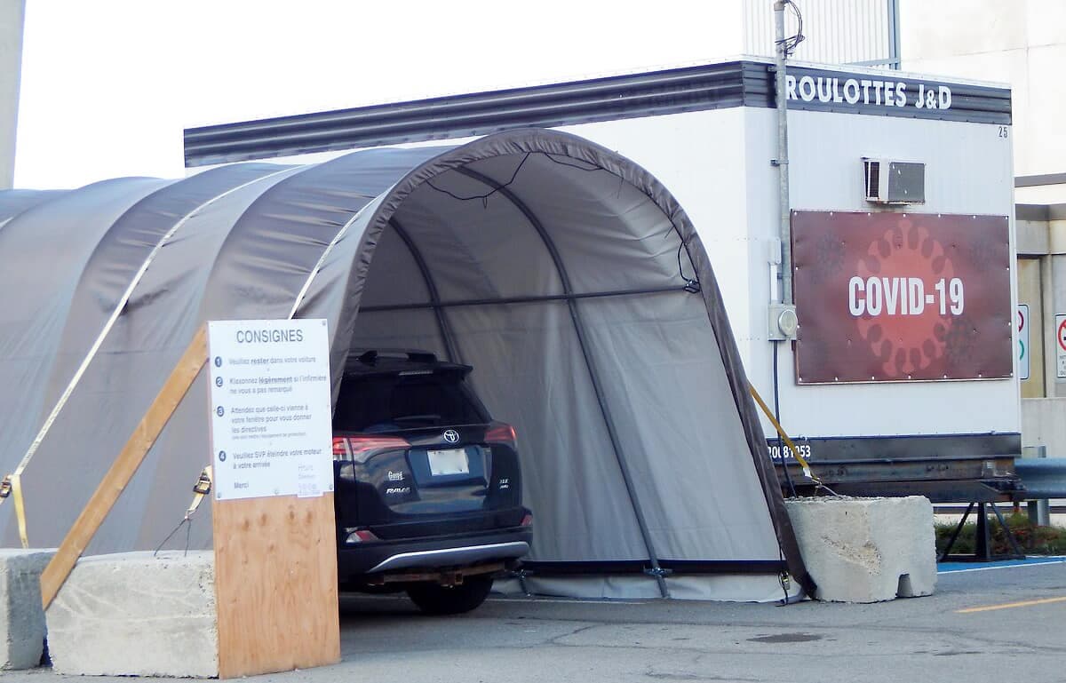 Plusieurs Gaspésiens ont visité le centre de dépistage de Gaspé, dimanche. Avec 166,7 cas actifs par 100 000 habitants à l’heure actuelle, cette région arrive au deuxième rang des régions du Québec où le virus est le plus actif en proportion de sa population.