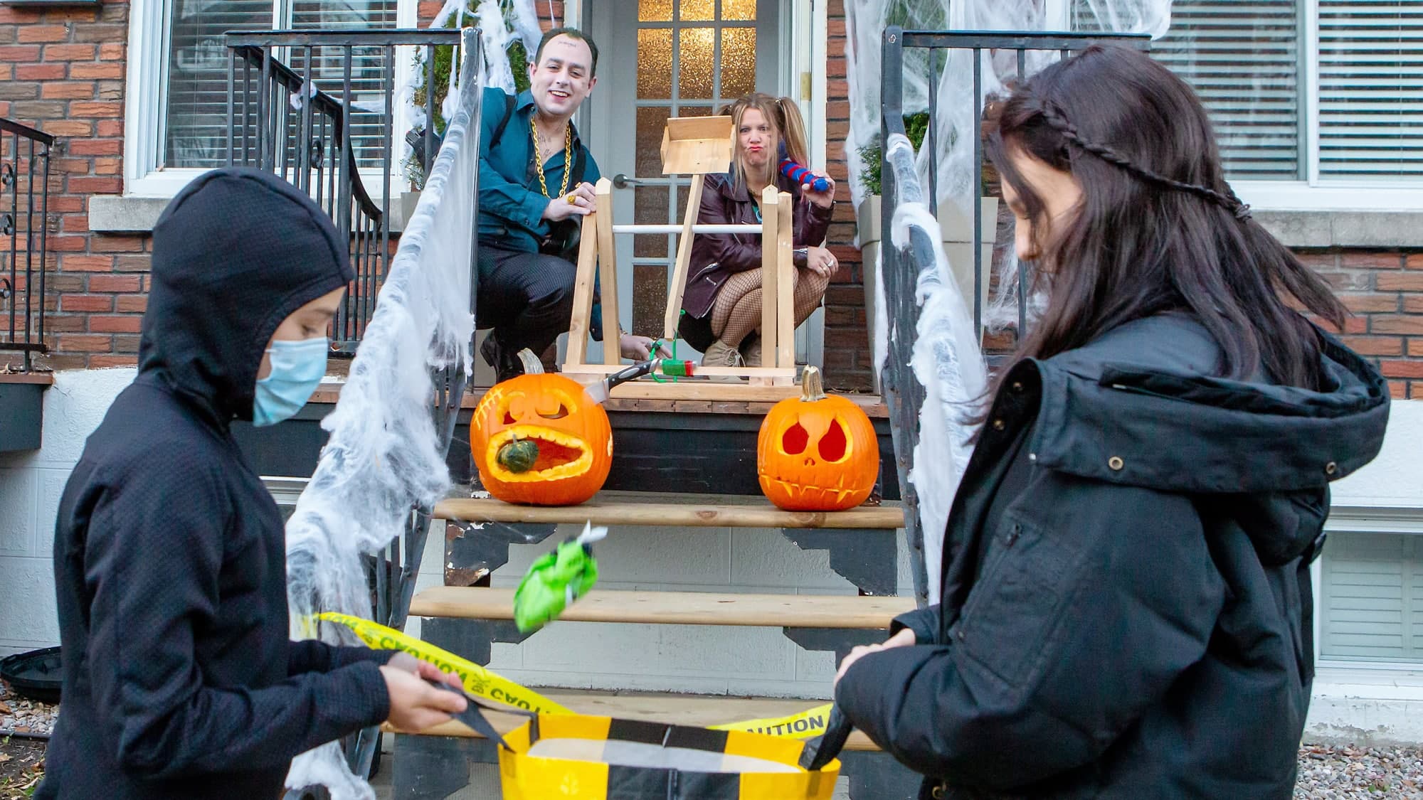 Nicolas Bourque et Anne-Marie Demontigny, de Montréal, ont utilisé une catapulte pour la distribution.