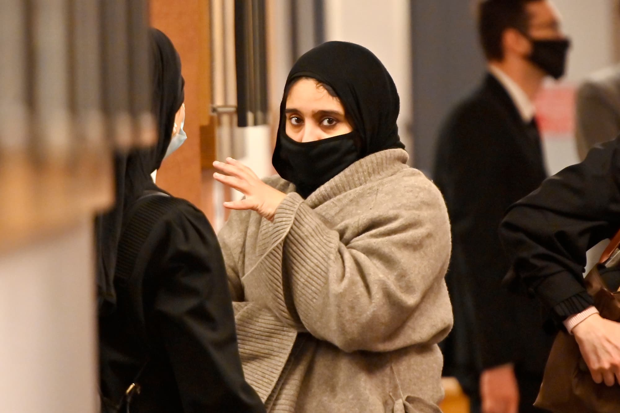 Ichrak Nourel Hak, enseignante portant le hijab, au palais de justice de Montréal, lundi.