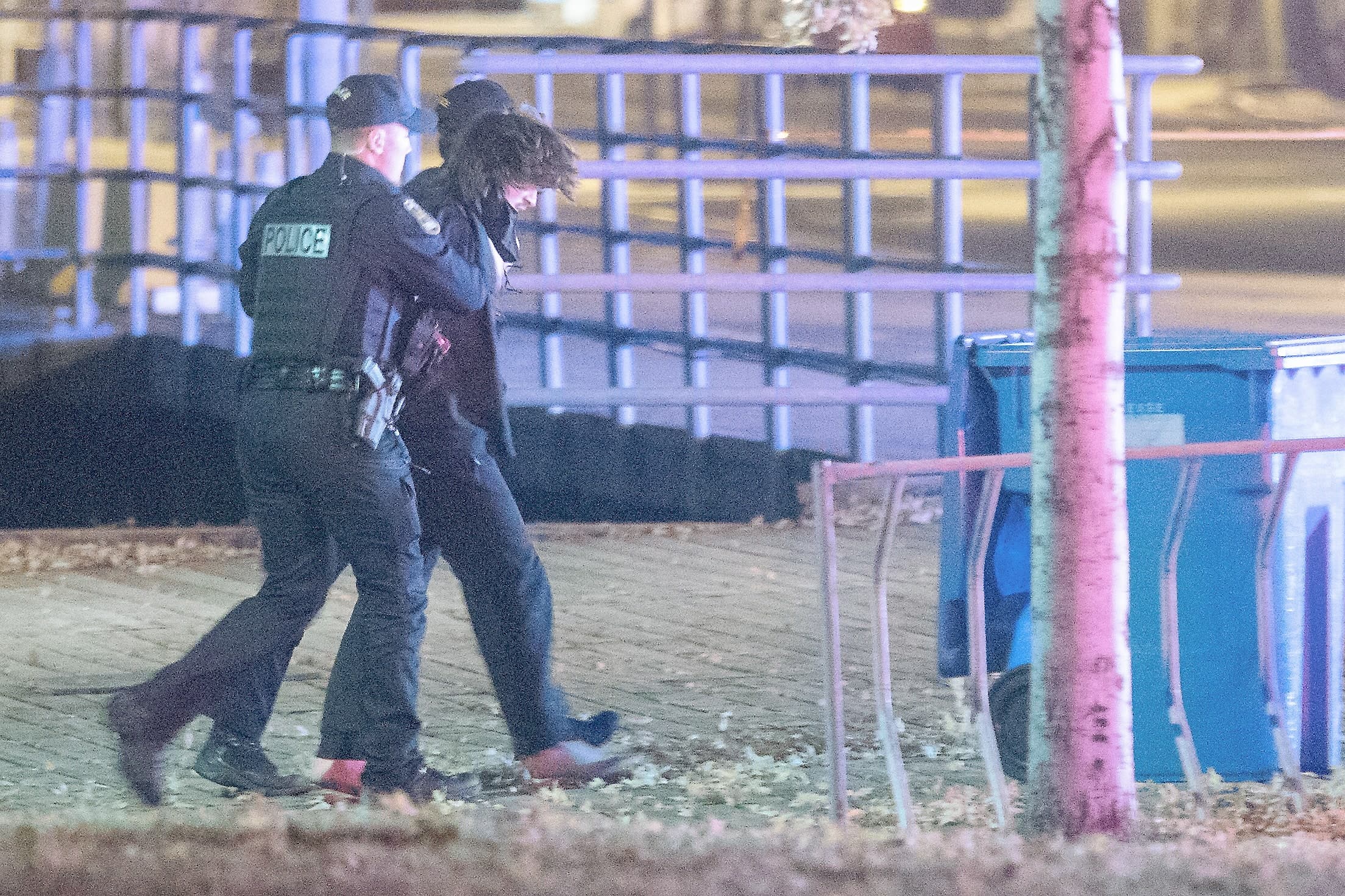 Carl Girouard n’a pas résisté à son arrestation, à la suite des attaques qu'il aurait commises à coups de sabre japonais dans le Vieux-Québec, le soir de l’Halloween.