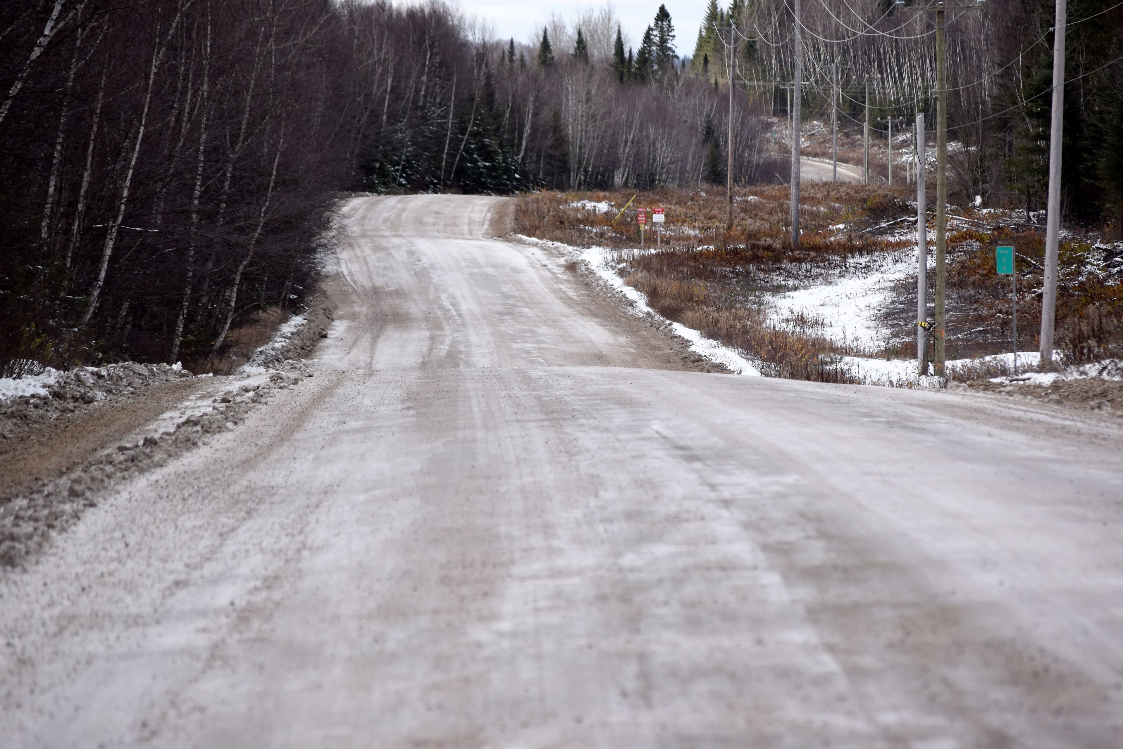 Sipi Flamand, vice-chef de Manawan, croit que la route dangereuse qui mène à la communauté entrave le développement économique et social.
