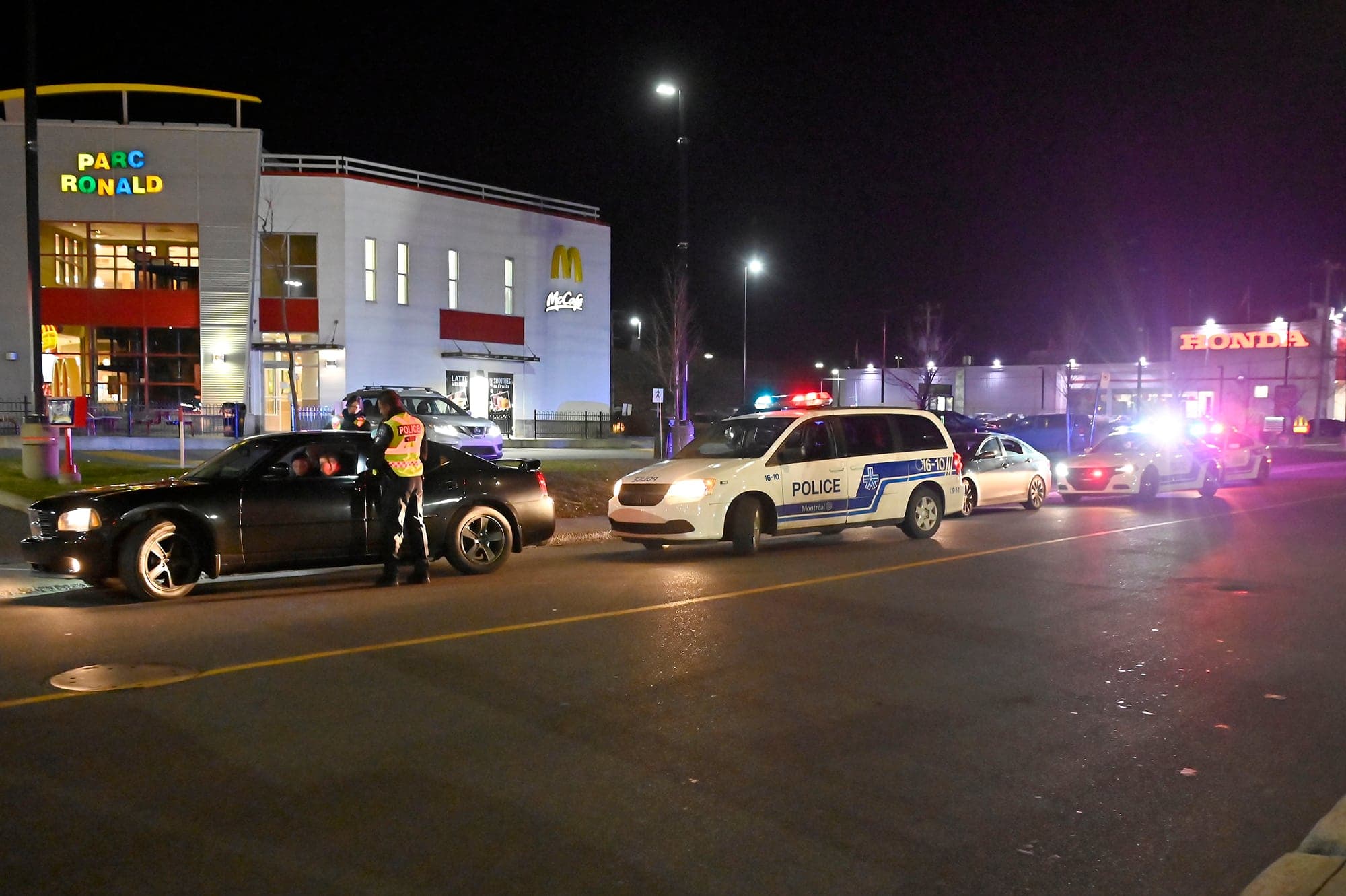 Les policiers contrôlaient tous les conducteurs rassemblés samedi à Montréal.