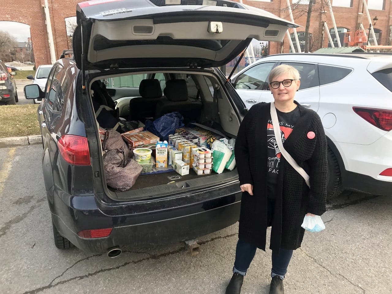 Annie Mondou a quatre enfants et vit avec sa mère ainsi que son conjoint. Elle dépense de 500 à 600$ au supermarché chaque semaine. Elle craint de devoir changer certaines habitudes en raison des hausses de prix.