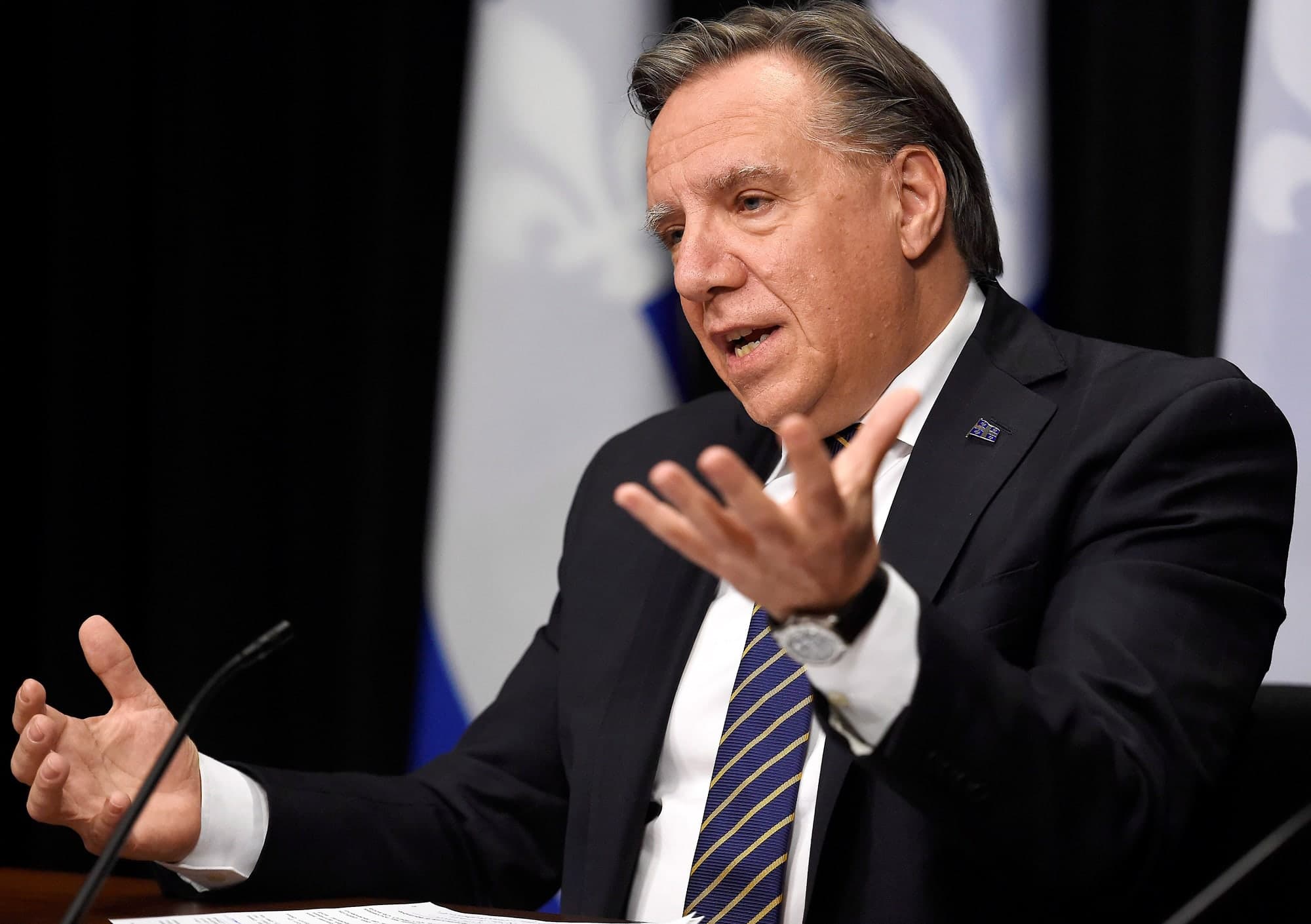 Le premier ministre François Legault a une nouvelle fois lancé un appel au respect des règles en vigueur, insistant sur l’importance d’éviter les « partys de bureau ».