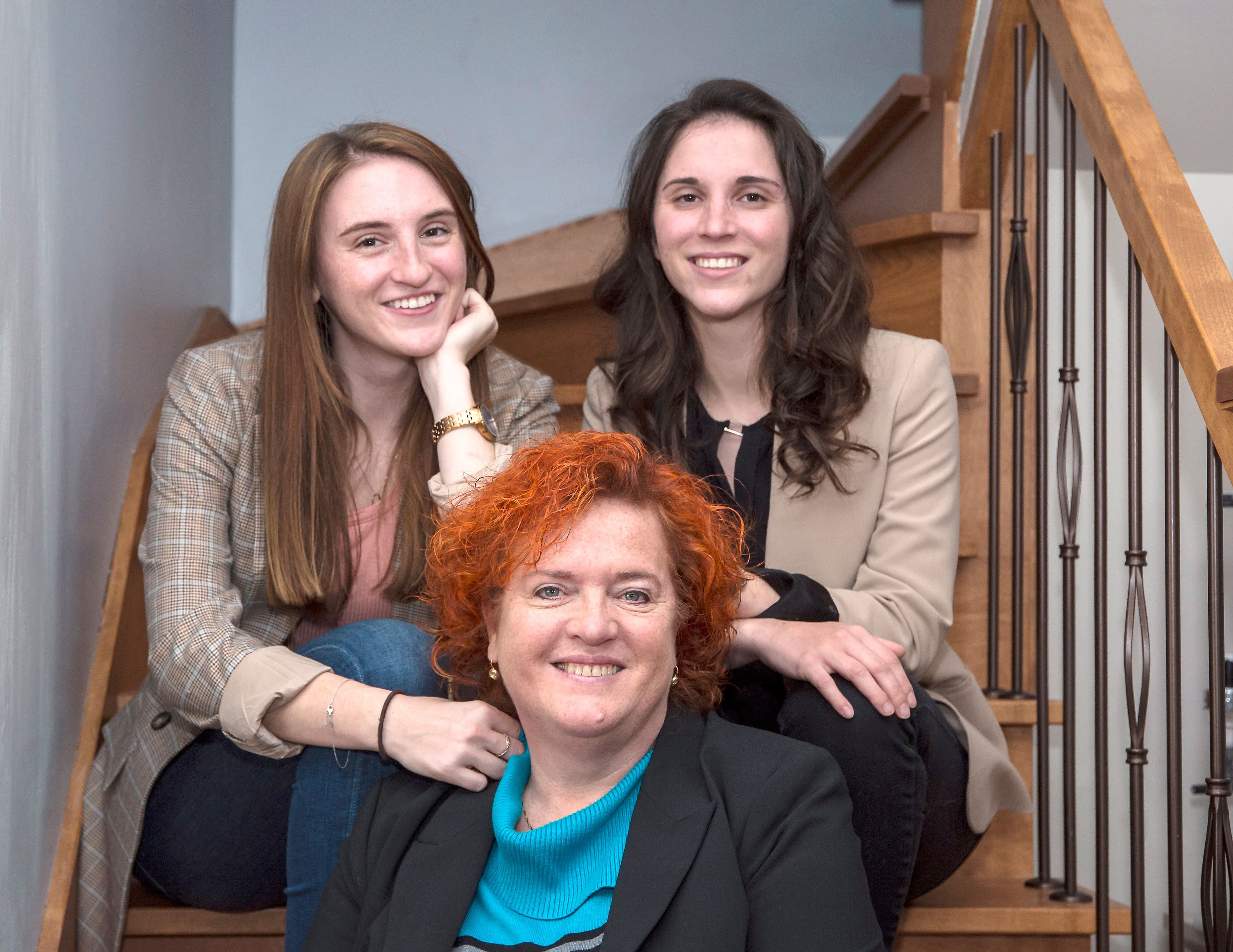 Annie Tanguay, vice-présidente senior à la qualité et à la conformité, IMV, avec ses filles Élodie et Clémence.