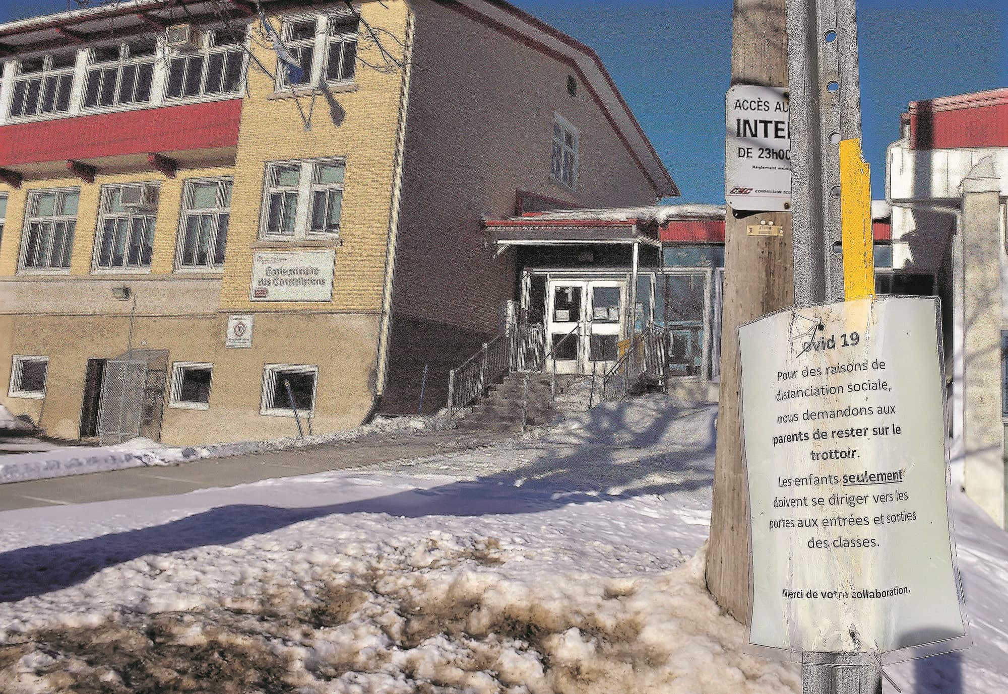 Un message demandant aux parents de ne pas s’approcher de l’entrée de l’école des Constellations de l’arrondissement Charlesbourg à Québec.
