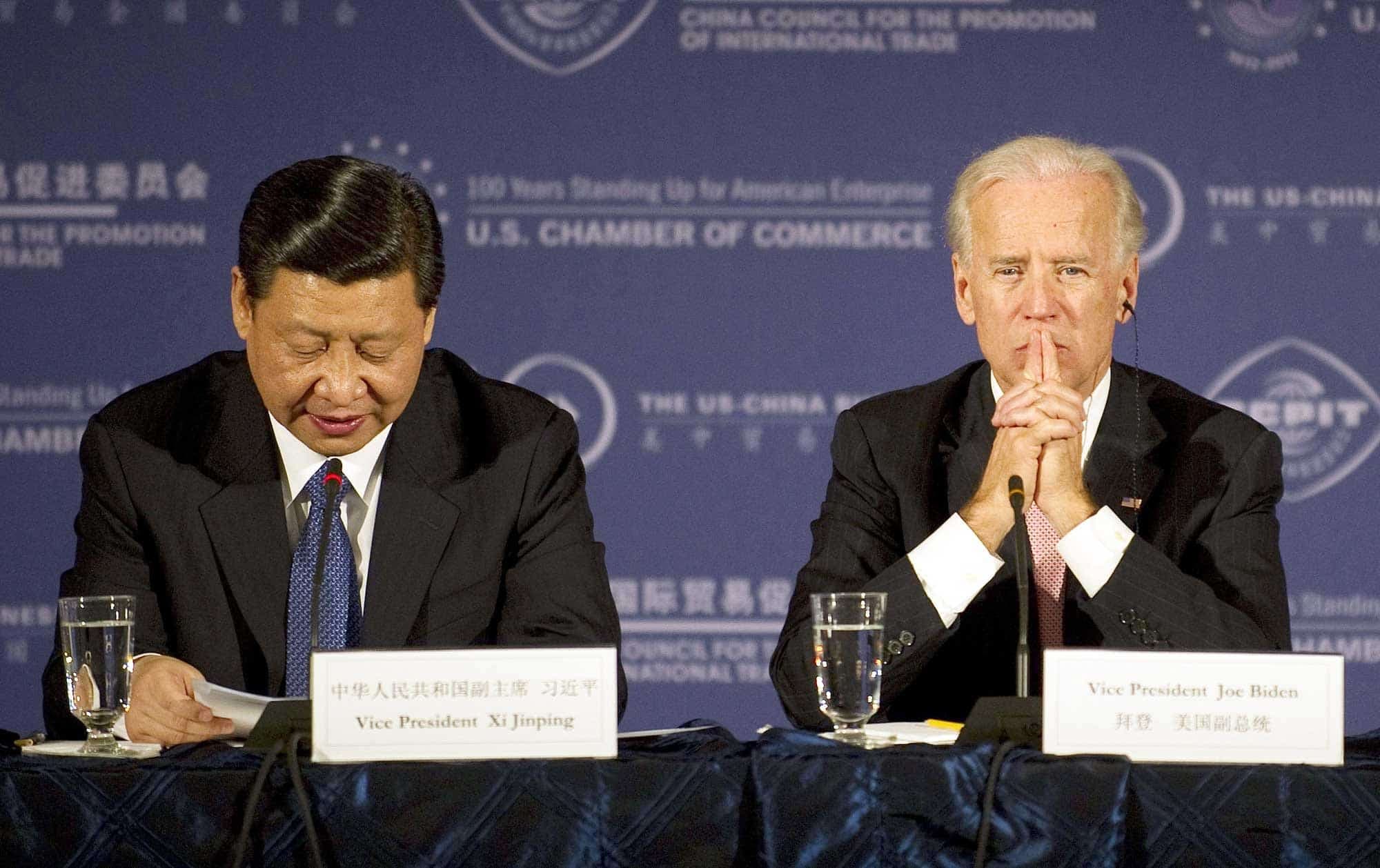 Xi Jinping et Joe Biden, vice-présidents chinois et américain, en 2012, à Washington.