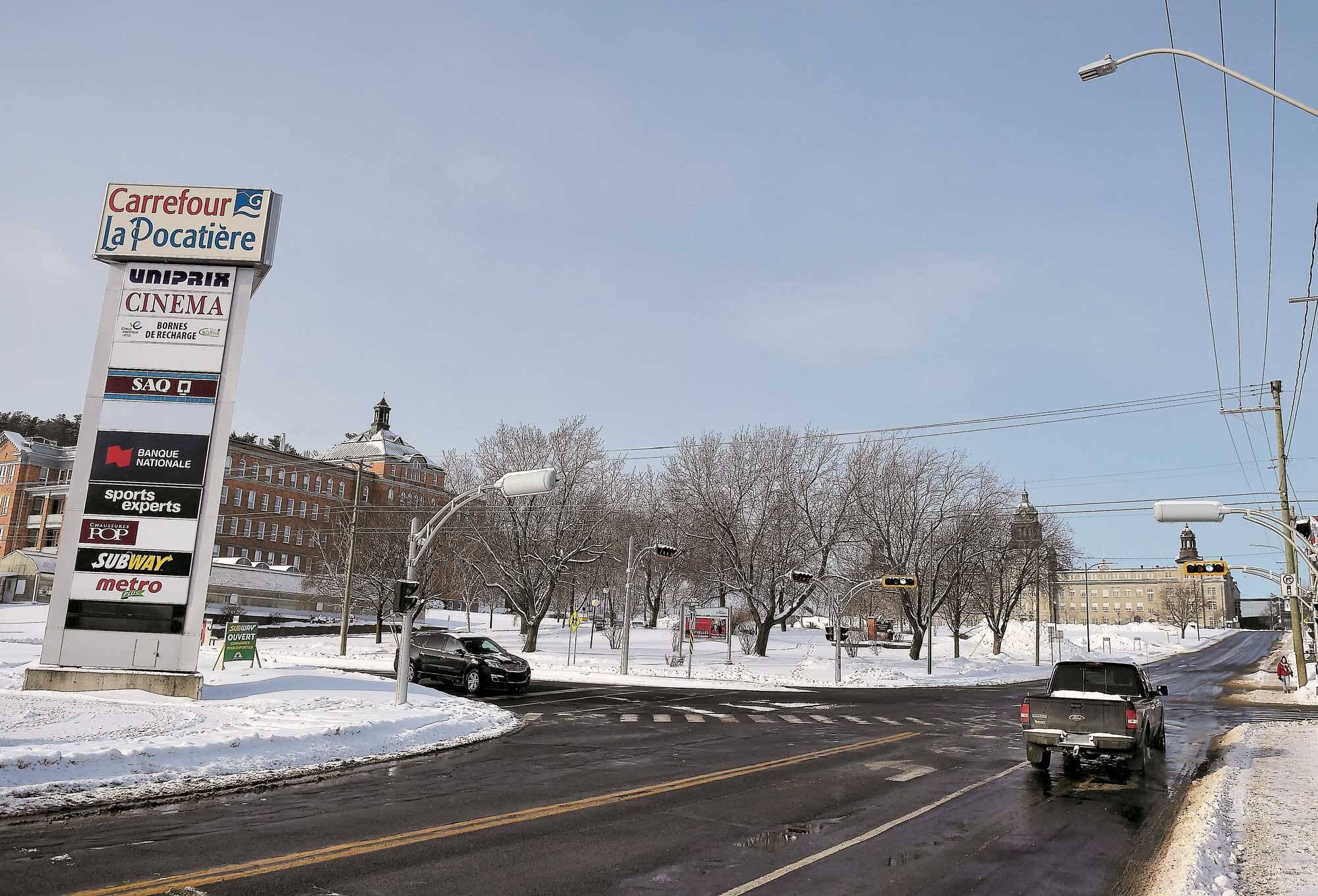 Le député péquiste Pascal Bérubé, qui représente la circonscription de Matane–Matapédia, propose au gouvernement de créer une bulle Est-du-Québec, en mettant en place un contrôle routier dès La Pocatière, dont on voit ici une partie du centre-ville.