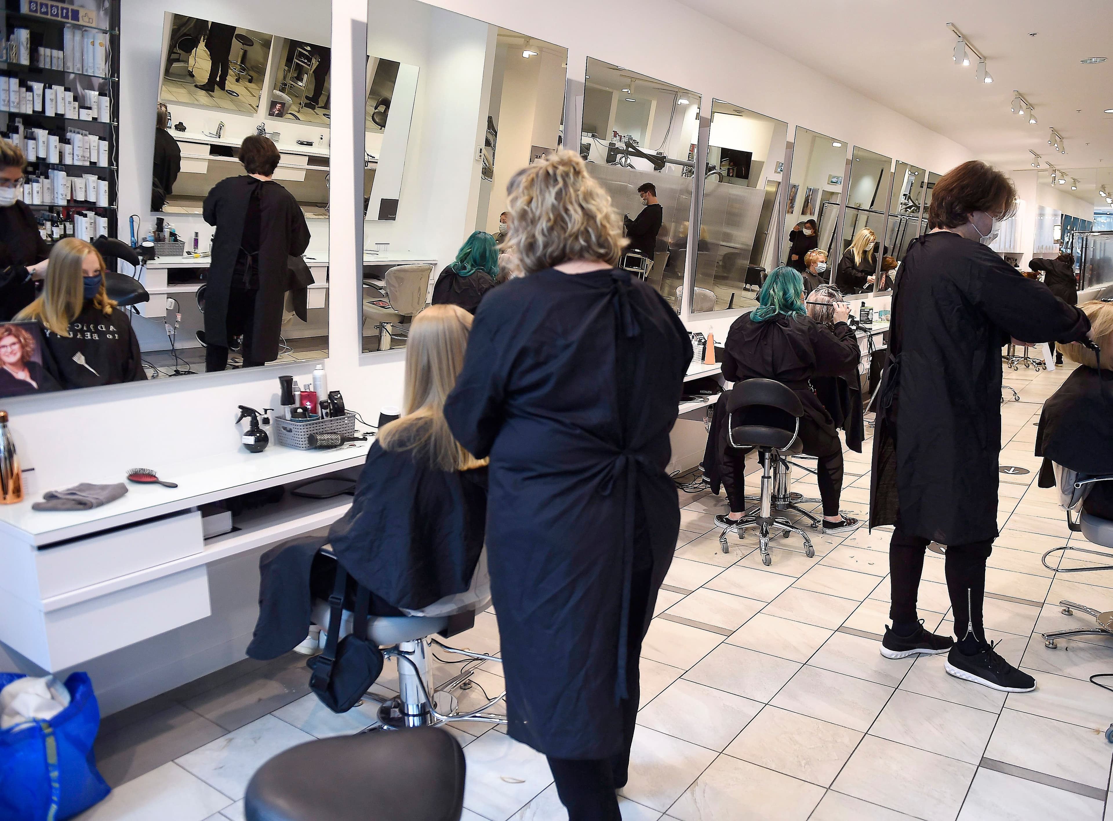 Les coiffeurs devraient pouvoir accueillir à nouveau leurs clients en salon à compter du 9 février.