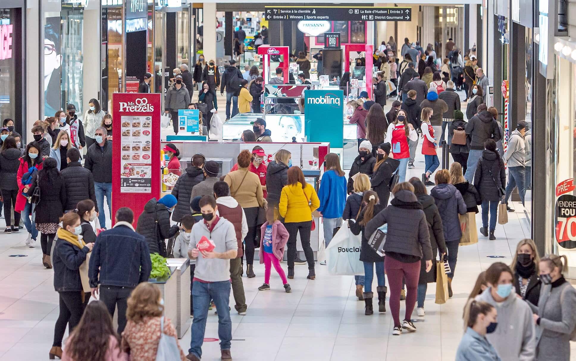 Les centres commerciaux (ici, les Promenades Saint-Bruno, près de Montréal, en décembre) pourront rouvrir leurs portes.