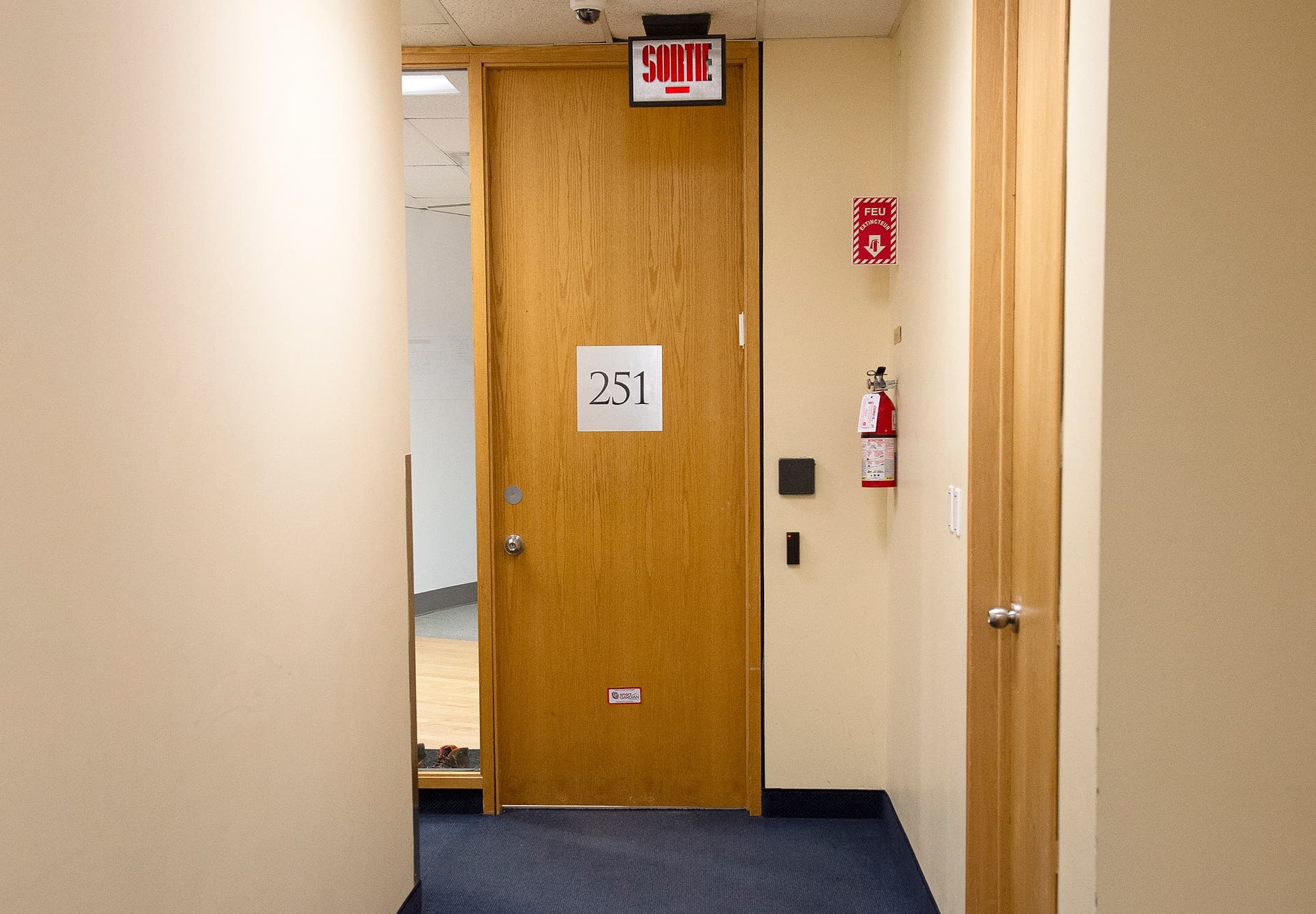 Forward Funding, un site spécialisé dans les prêts privés aux entreprises, appartient à Noah Benaroch, le dirigeant de Digitech Finance, et occupe ce bureau anonyme dans un immeuble de Montréal.