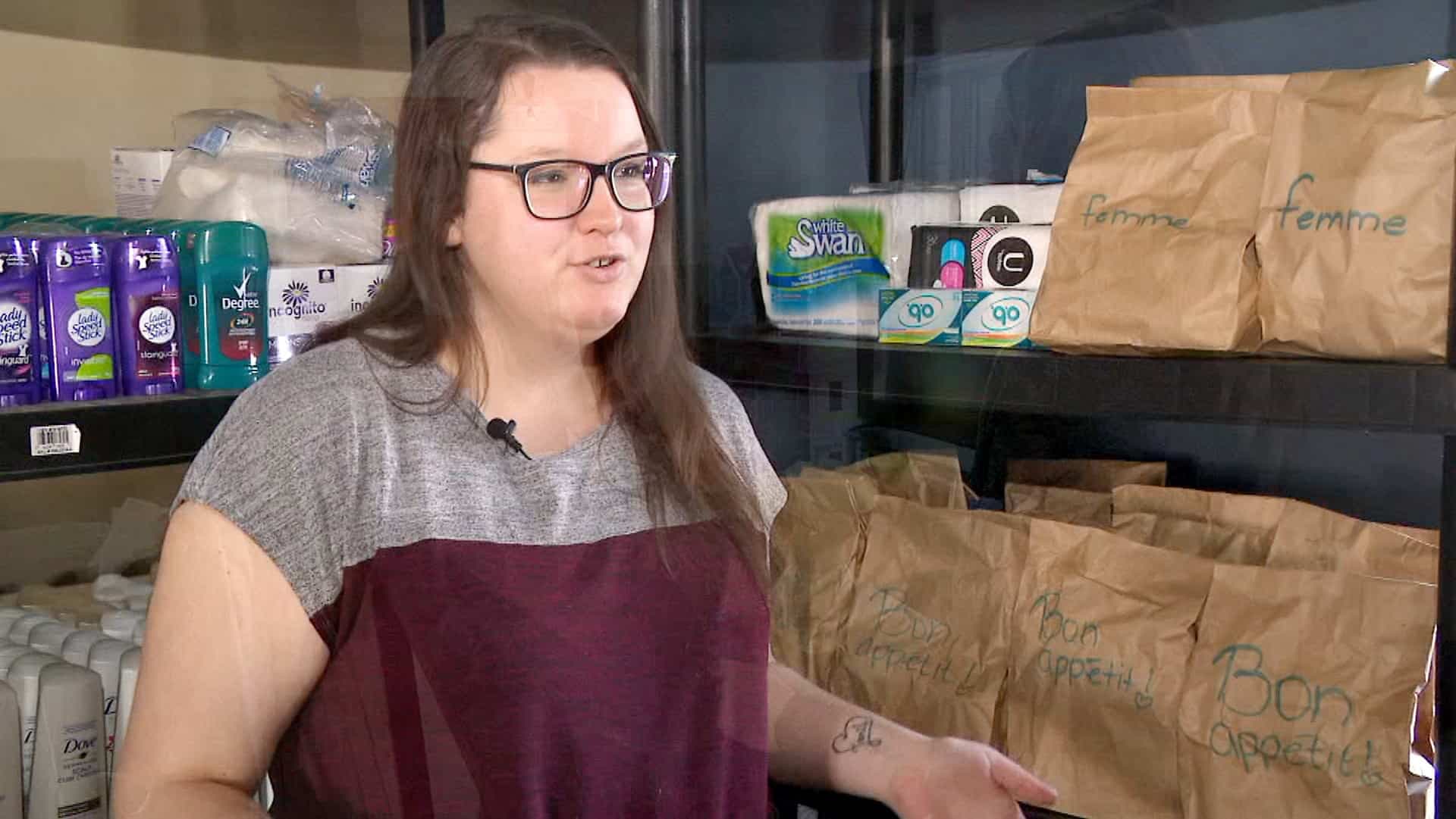 Confrontés à la hausse du coût de la vie, plusieurs Québécois imitent les méthodes de Katheryne Aubert, alias Miss Coupon.